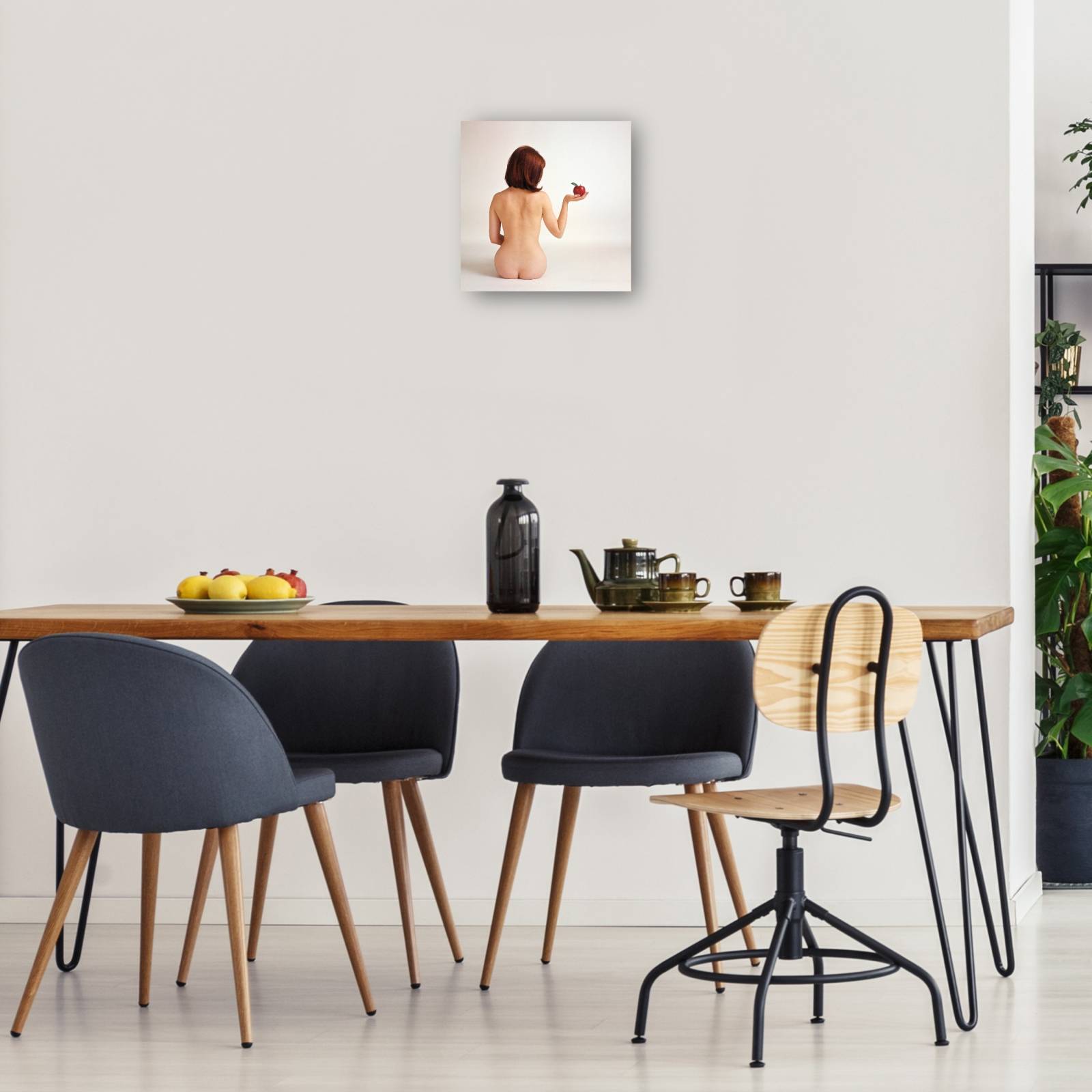 Cuadro Decorativo   Figura Femenina con Manzana 56 cm x 56 cm