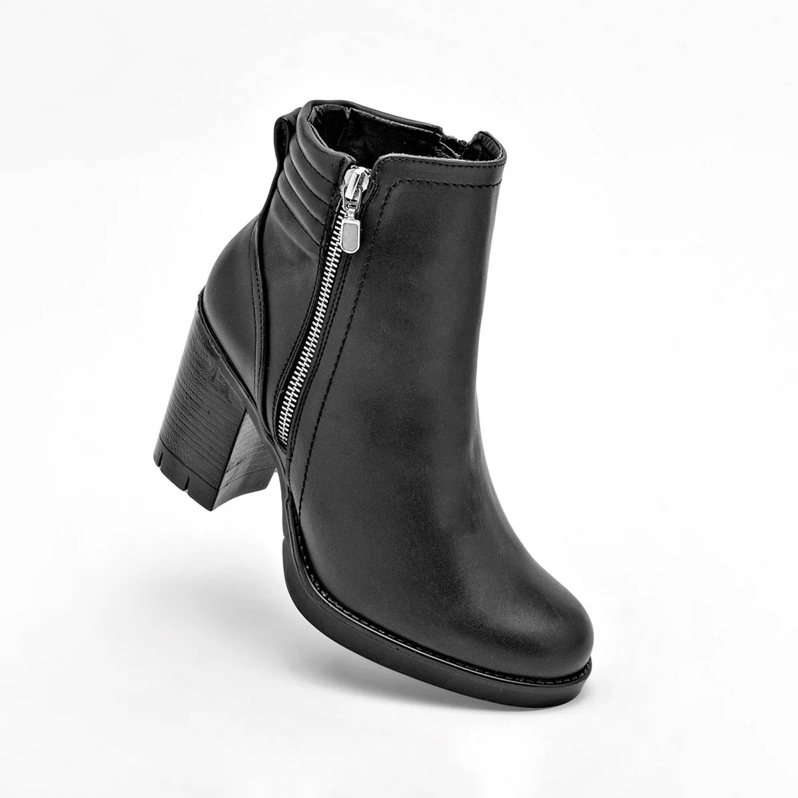 BOTA CON CIERRE Y PLATAFORMA Para Mujer Moramora 1063070, Color Negro CE V7