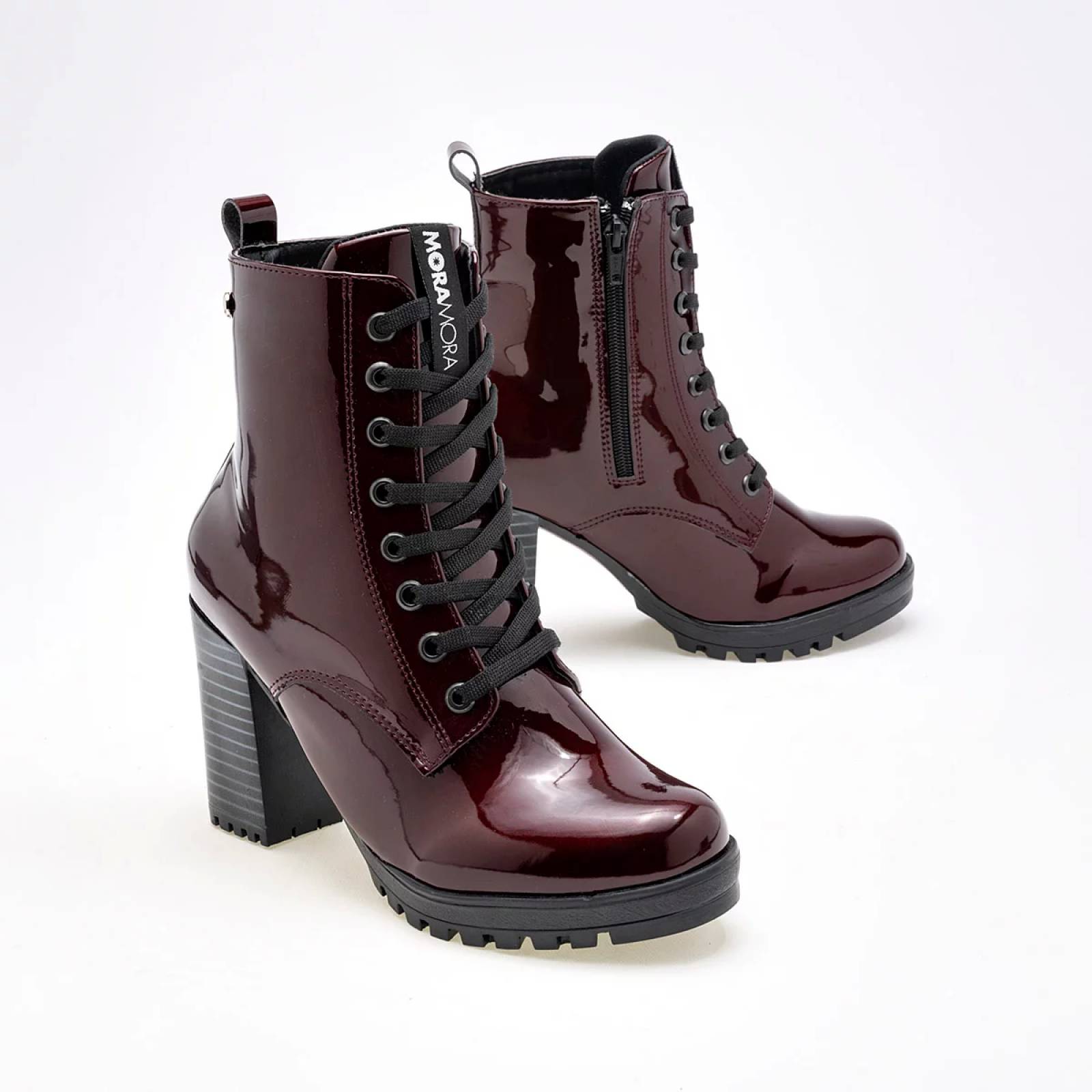 BOTA CHAROL CON AGUJETA Y TACON CUADRADO Para Mujer Moramora 2011030, Color Vino CE V7