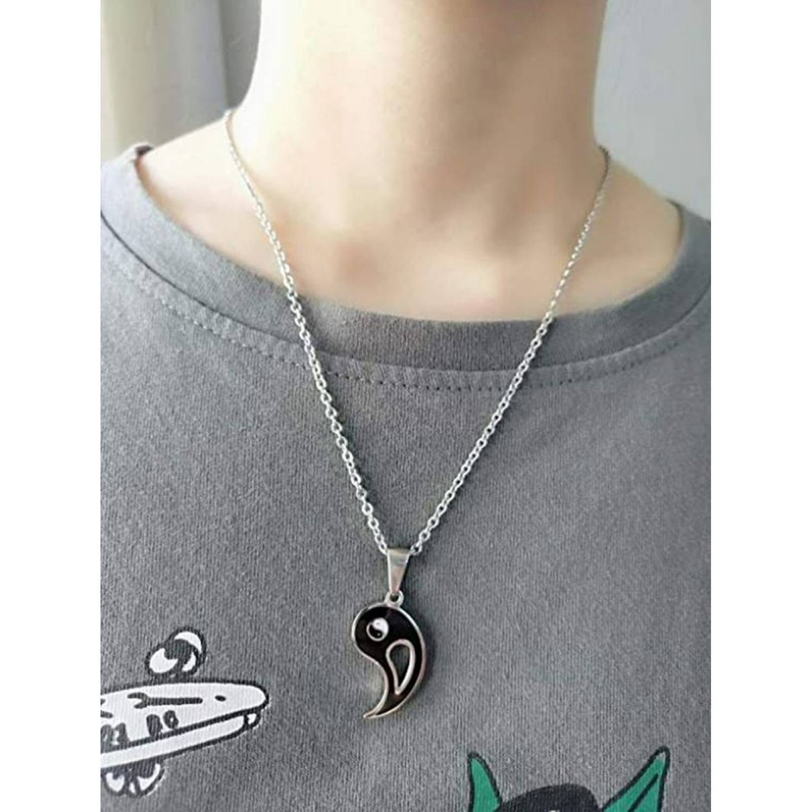 MADIOLA. Collar yin yang básico, collar pareja enamorados, amistad blanco y negro opuestos. Ying Yang
