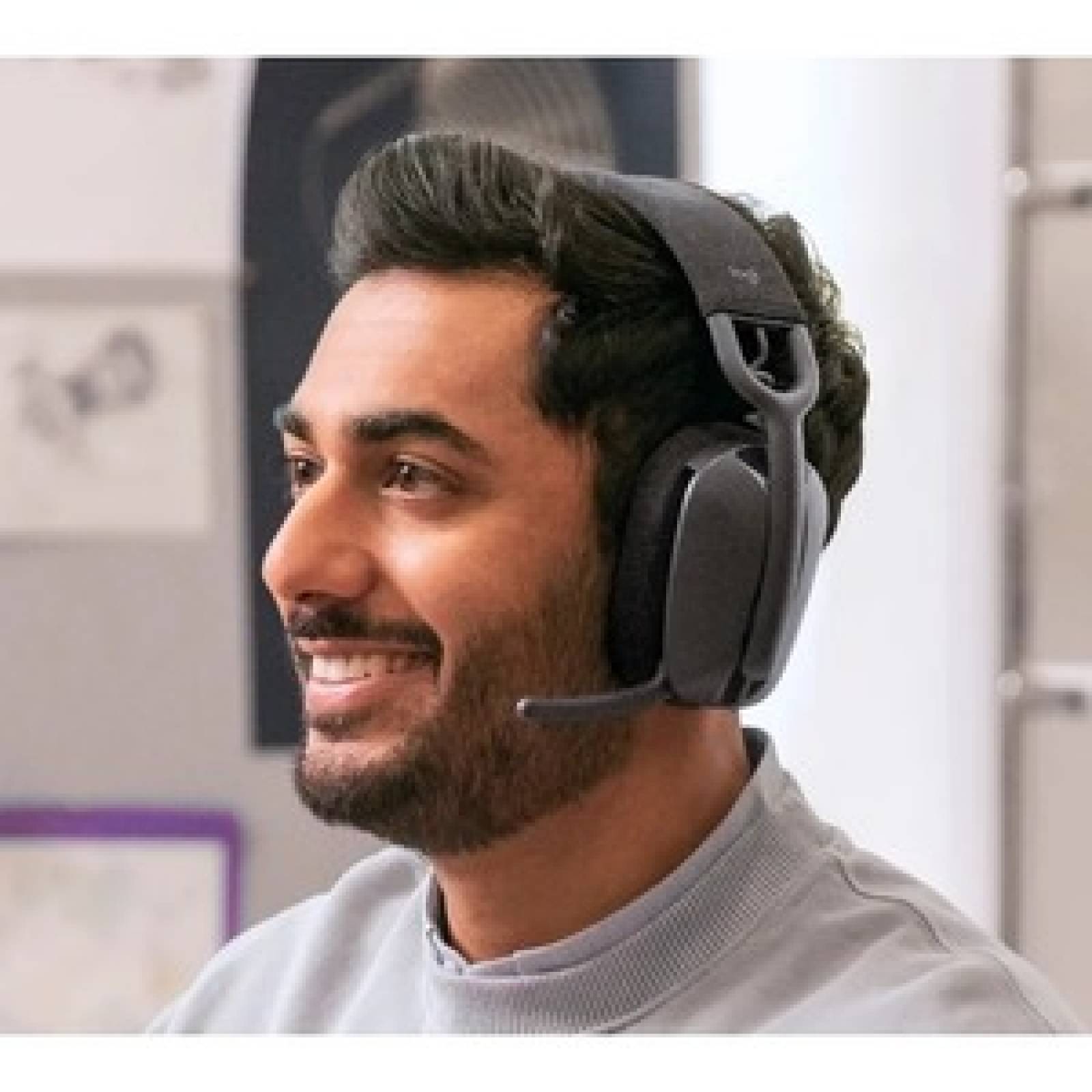 Logitech Auriculares Logitech Zone Vibe 125 Inalámbrico Sobre la oreja Estéreo - Grafito - Binaural - Cerrado - 3000cm -