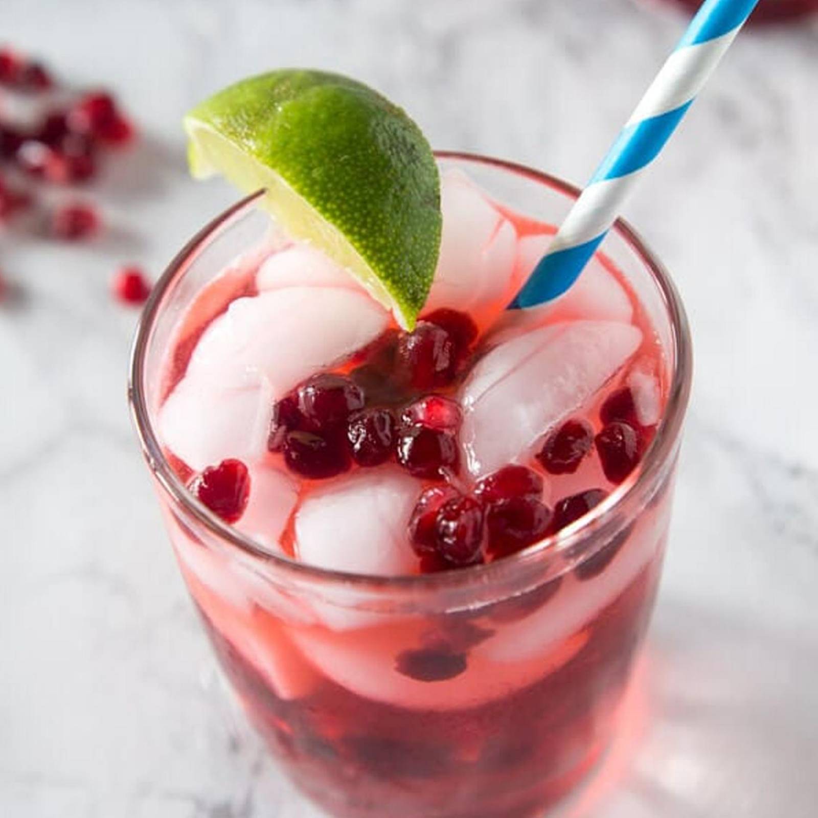 Vodka Skyy 750 ml + Vaso + Agua Mineral