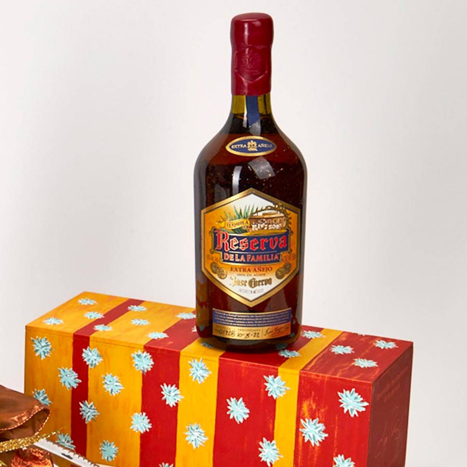 Tequila Reserva La Familia Extra Añejo 2024 Ana Pellicer 750 ml