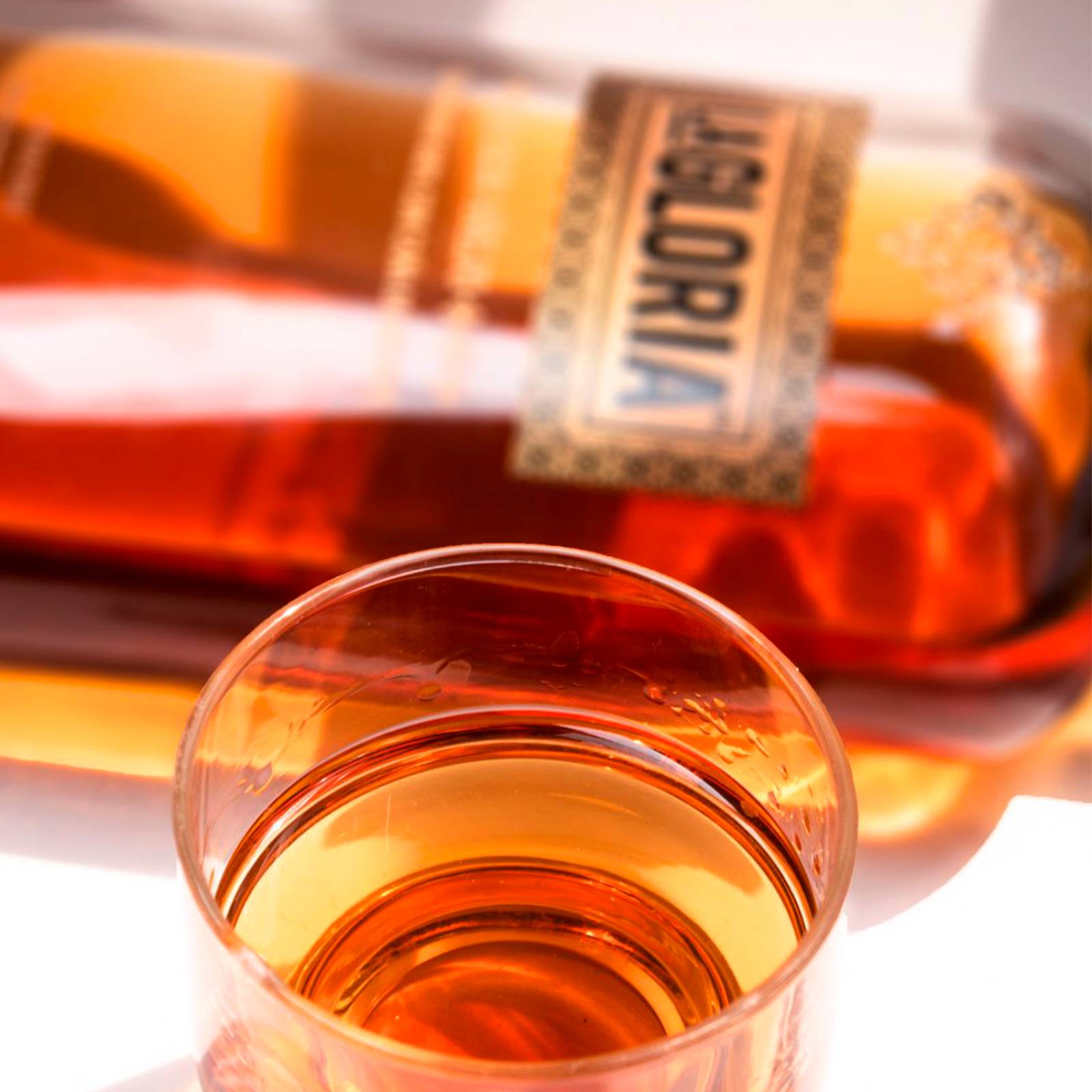 Pack Mixto Ron La Gloria Añejo 750 ml + Cristalino 750 ml 