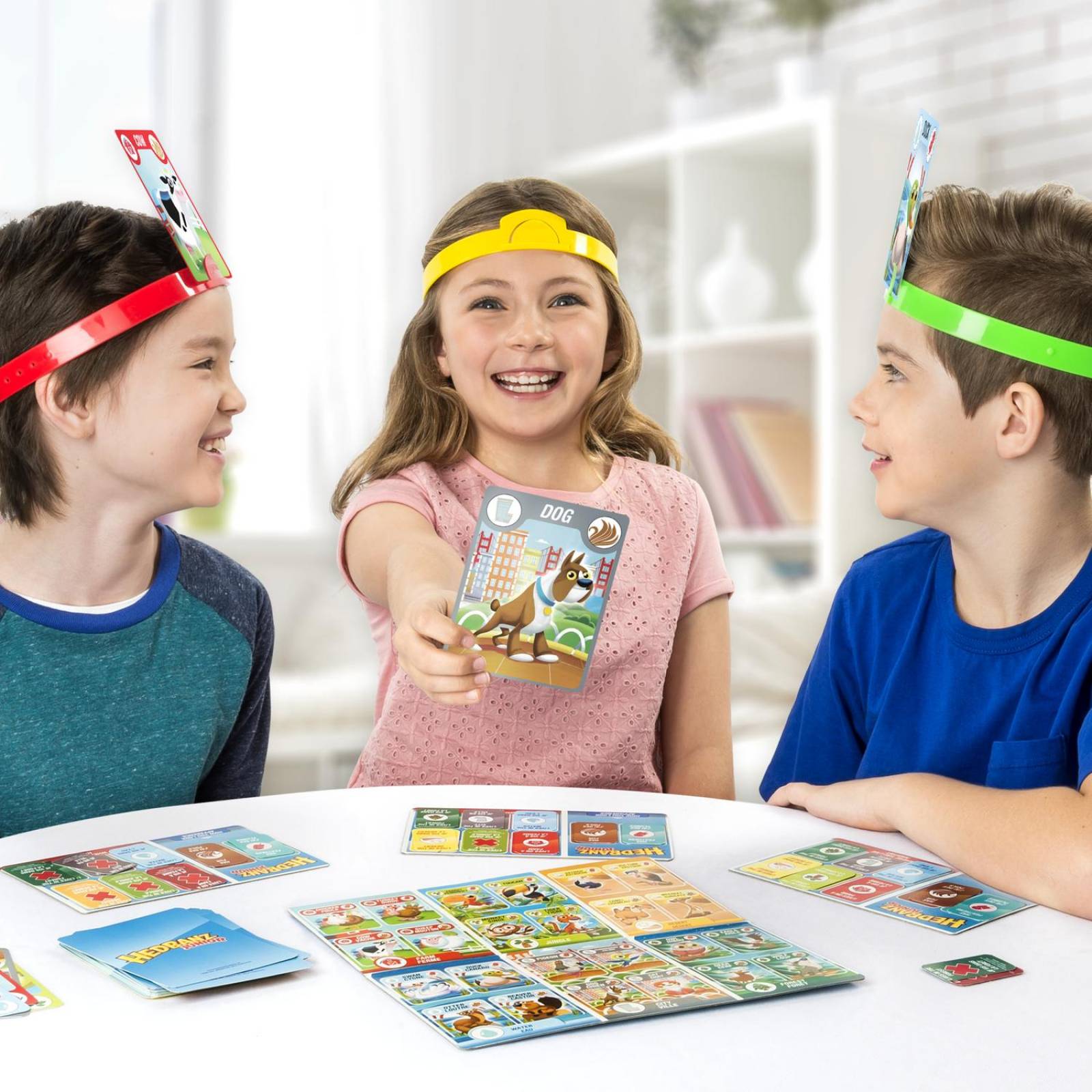 Games: Hedbanz Junior Nueva Edicion Juego Mesa 