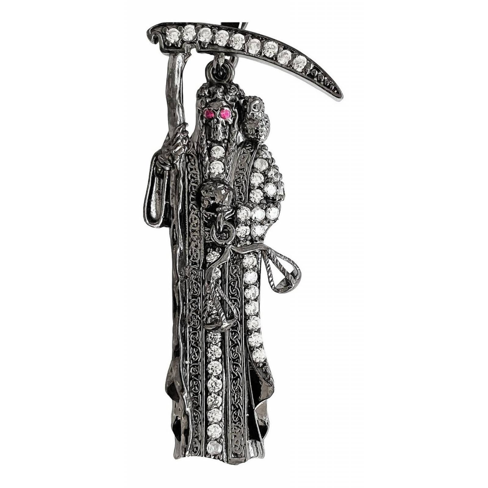 Dije Medalla Mediana Santa Muerte Con Zirconias En Plata 925 Negro Alto/Ancho: 5.9 cm x 2.2 cm