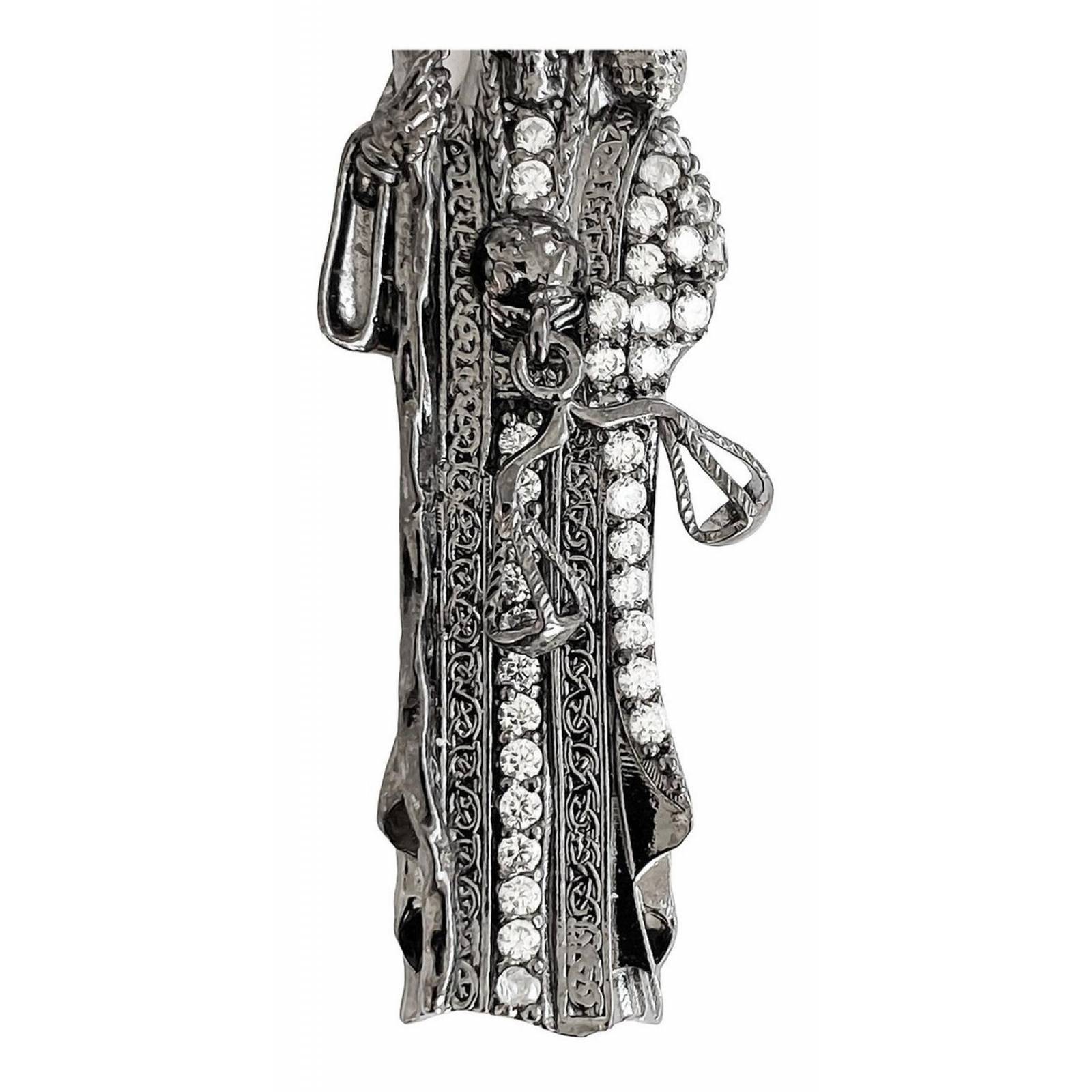 Dije Medalla Mediana Santa Muerte Con Zirconias En Plata 925 Negro Alto/Ancho: 5.9 cm x 2.2 cm