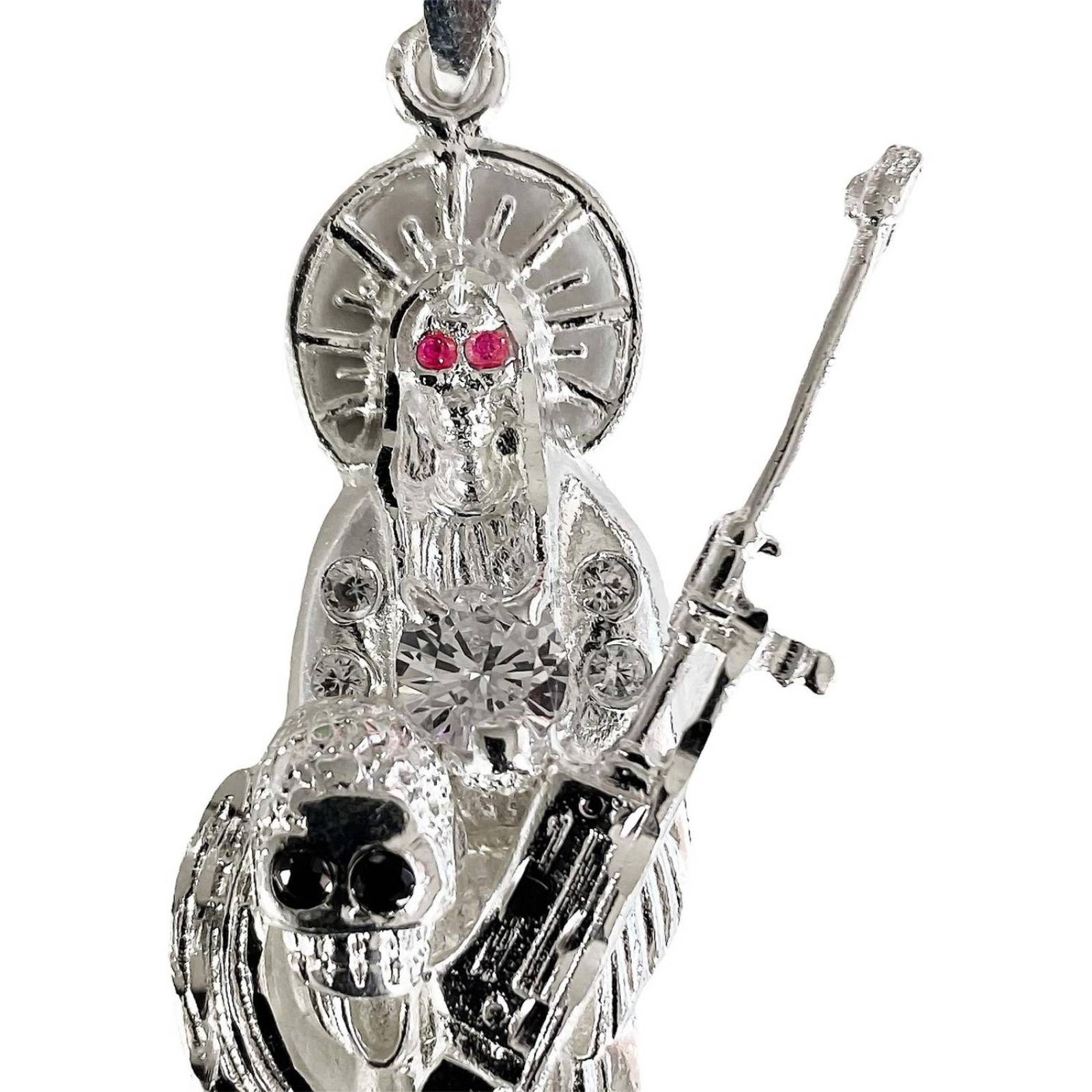 Dije Santa Muerte Rifle Calavera Zirconias Plata Ley 925 Negro Alto/Ancho: 6 cm x 2.5 cm
