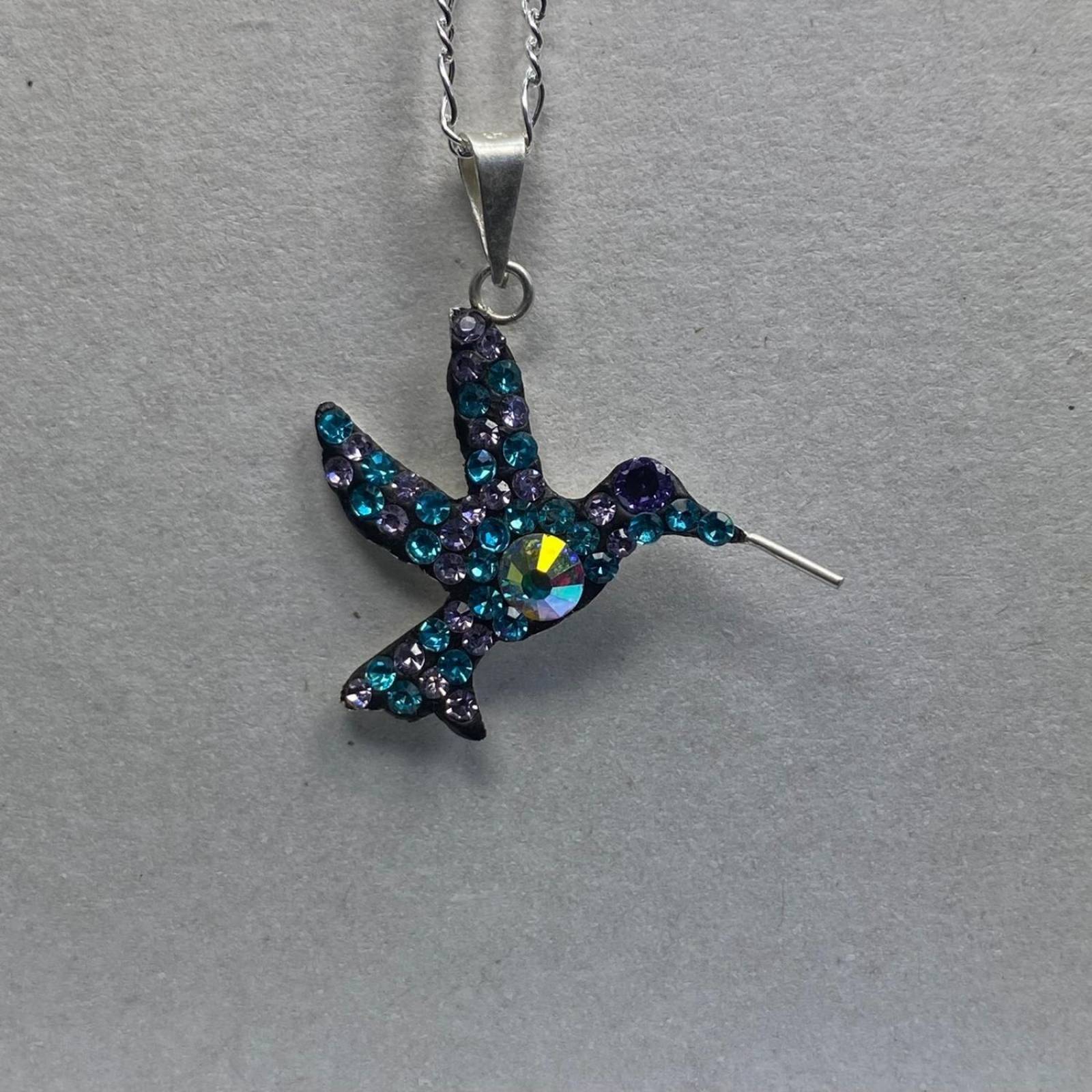 Dijes Colibrí Zirconias Plata Solida 925 + Cadena Plata 925 Azul Morado Alto/Ancho: 3.5 cm x 2.5 cm