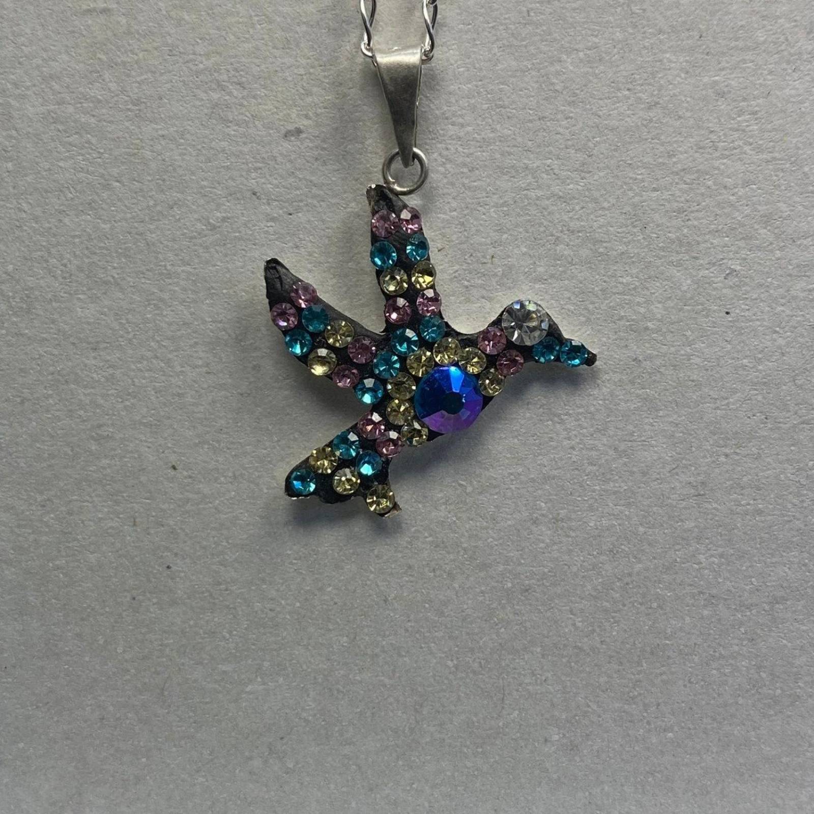 Dijes Colibrí Zirconias Plata Solida 925 + Cadena Plata 925 Alto/Ancho: 3.5 cm x 2.5 cm Amarillo Azul