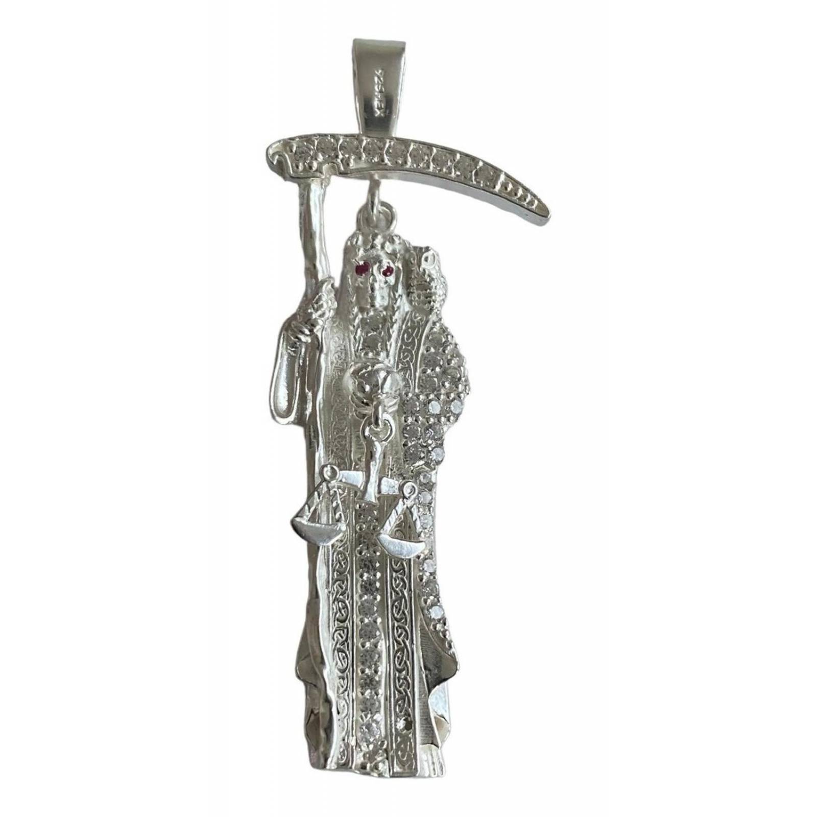 Medalla Santa Muerte Con Zirconias En Plata 925 + Cadena Alto/Ancho: 6.4 cm x 2.3 cm Guadaña grande