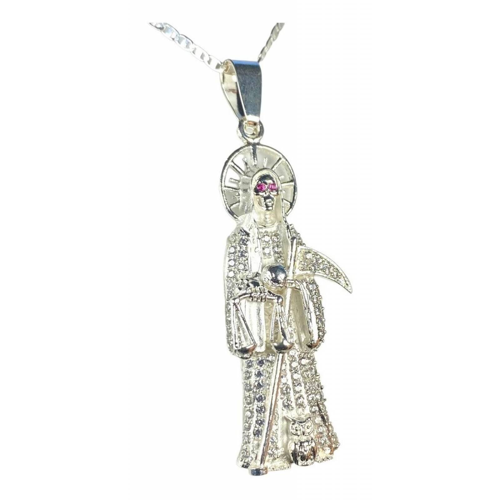 Medalla Santa Muerte Con Zirconias En Plata 925 + Cadena Alto/Ancho: 6.4 cm x 2.3 cm Blanco