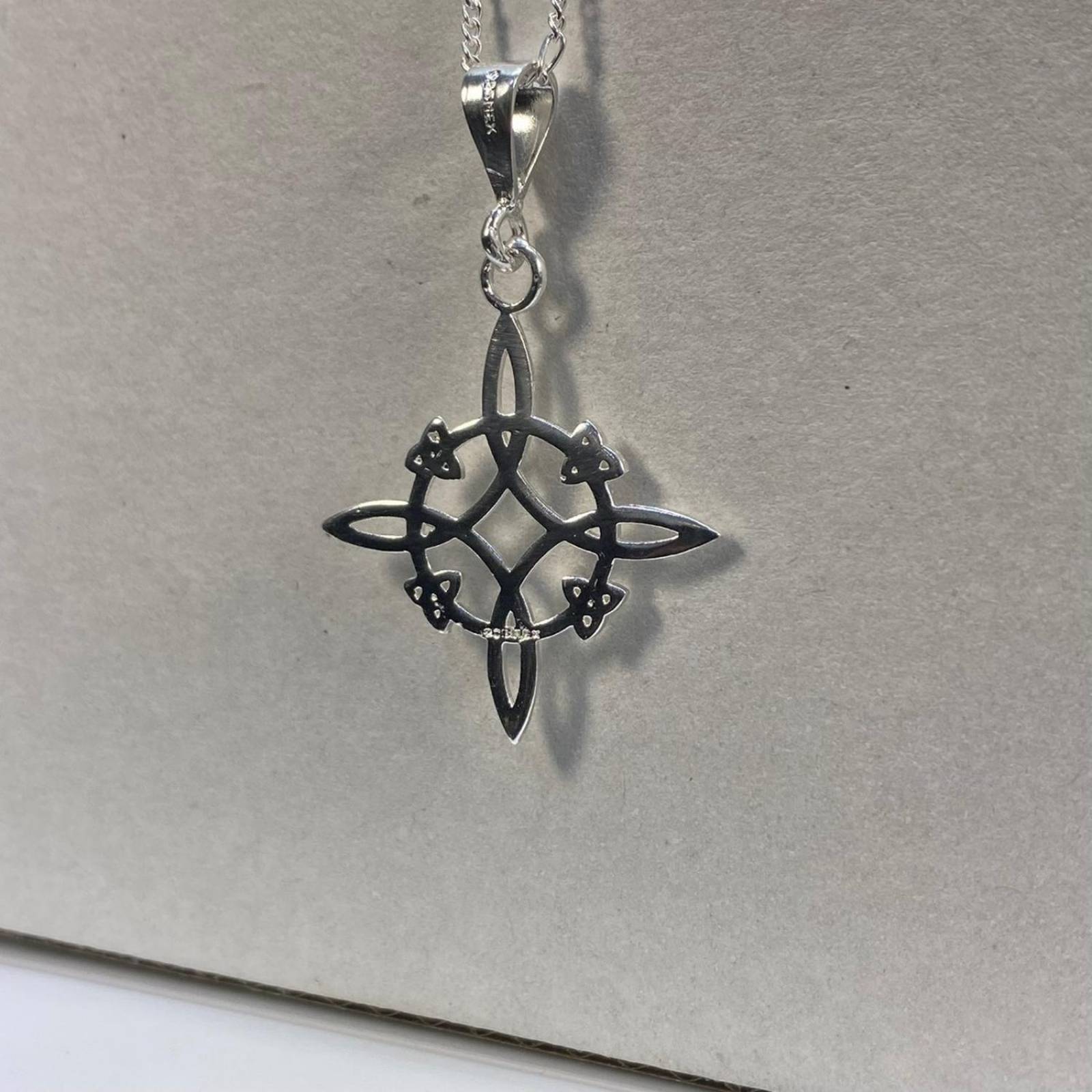 Dije Nudo De Bruja Grande En Plata Solida 925 Grande liso Alto/Ancho: 4.3 cm x 2.6 cm