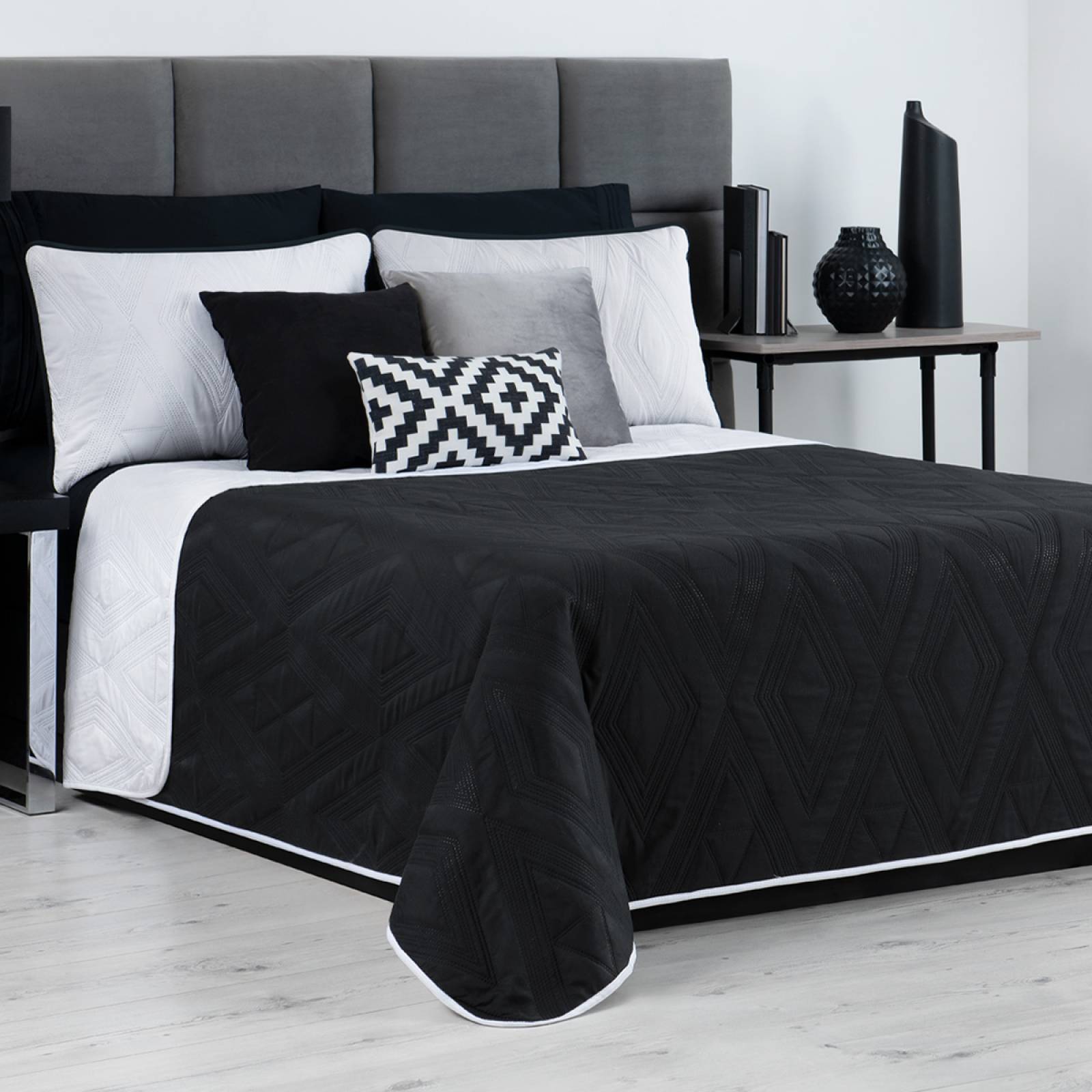 Edredón Ligero Individual Doble Vista con Funda Negro - Blanco REAL TEXTIL.