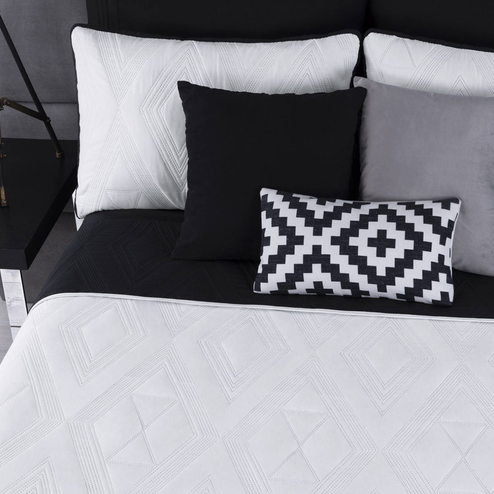 Edredón Ligero Individual Doble Vista con Funda Negro - Blanco REAL TEXTIL.