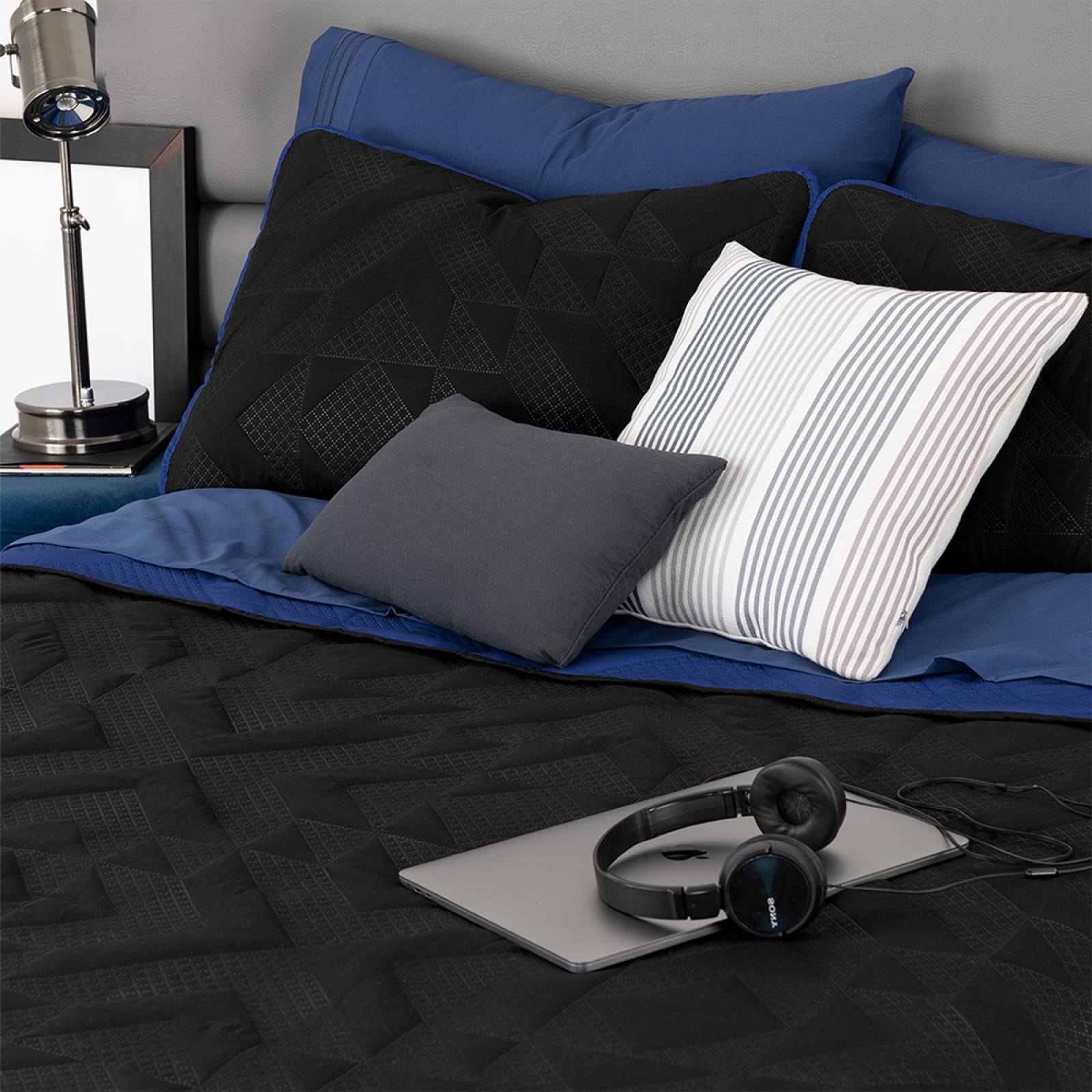 Edredón Ligero King Size Doble Vista con Fundas Azul Rey - Negro REAL TEXTIL