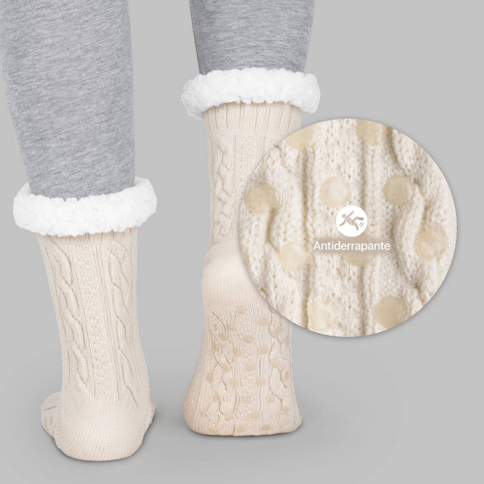 Calcetines Invernales Térmicos Pantuflas de Borrega para Invierno con Antiderrapante 1 Par Beige con Pompones REAL TEXTIL.