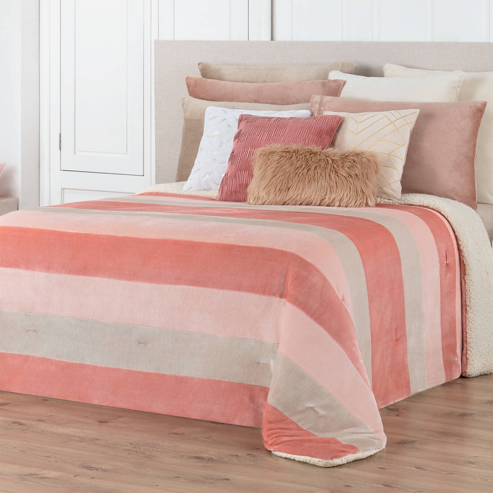 Cobertor Matrimonial Jumbo Edredón Invernal Luxus Afelpado Catia (rosa-beige) ESQUIMAL