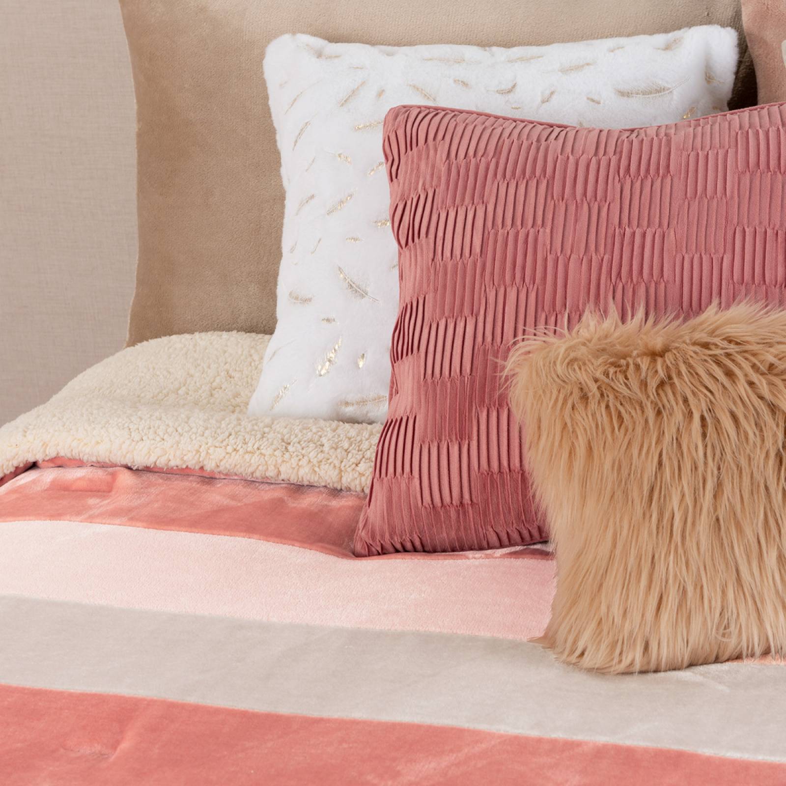 Cobertor Matrimonial Jumbo Edredón Invernal Luxus Afelpado Catia (rosa-beige) ESQUIMAL