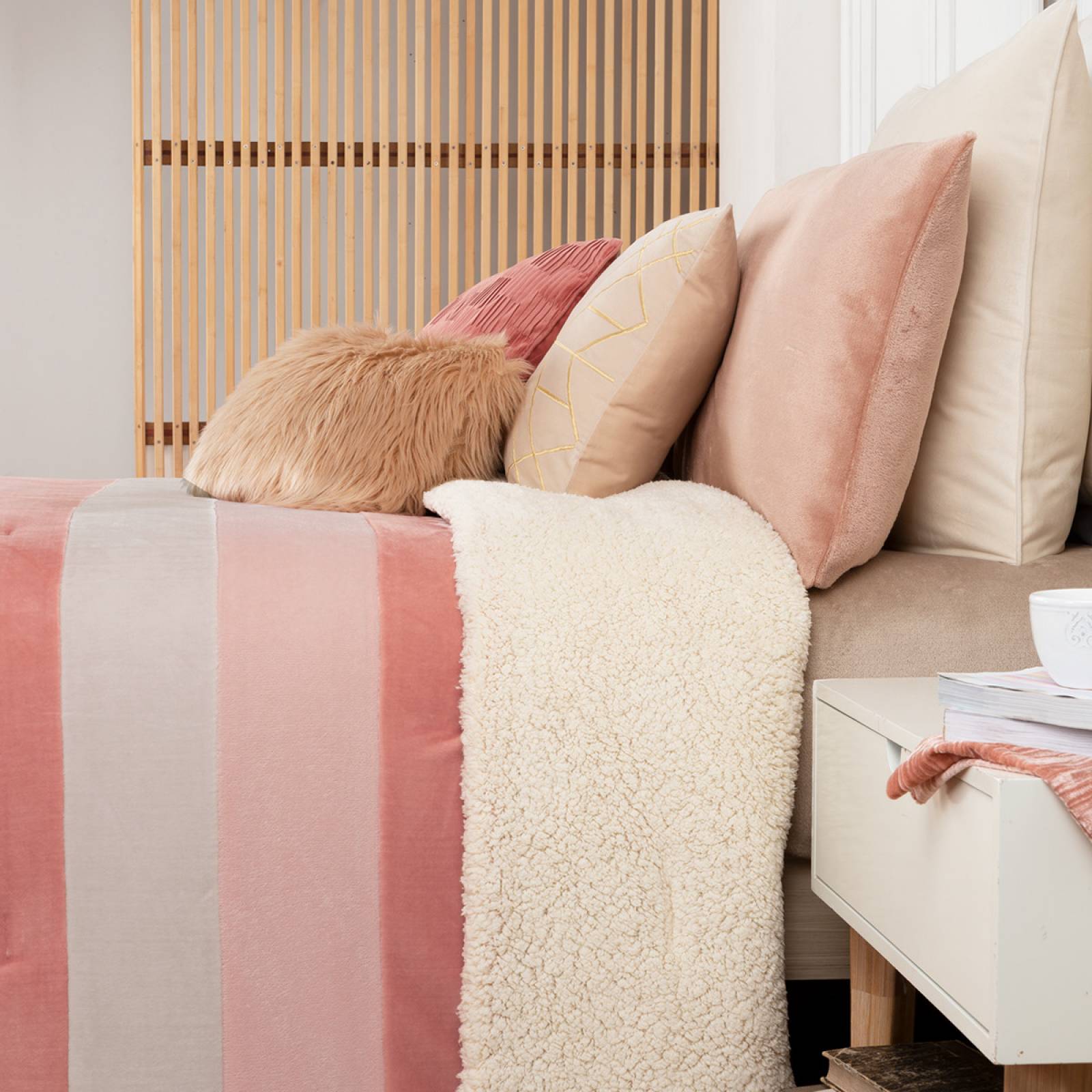 Cobertor Matrimonial Jumbo Edredón Invernal Luxus Afelpado Catia (rosa-beige) ESQUIMAL