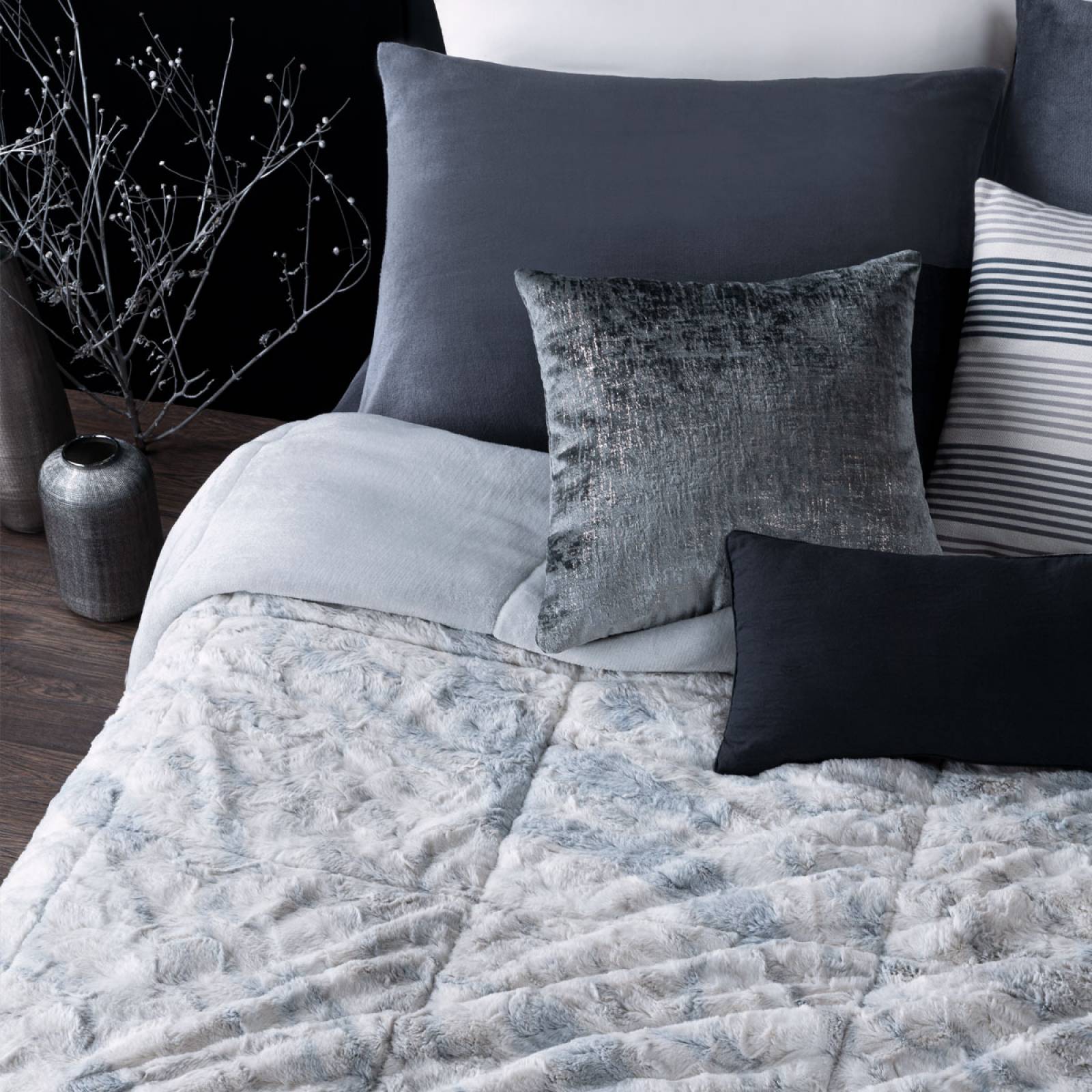 Cobertor Matrimonial Jumbo Edredón Invernal Luxus Afelpado Carrara (blanco-gris) ESQUIMAL