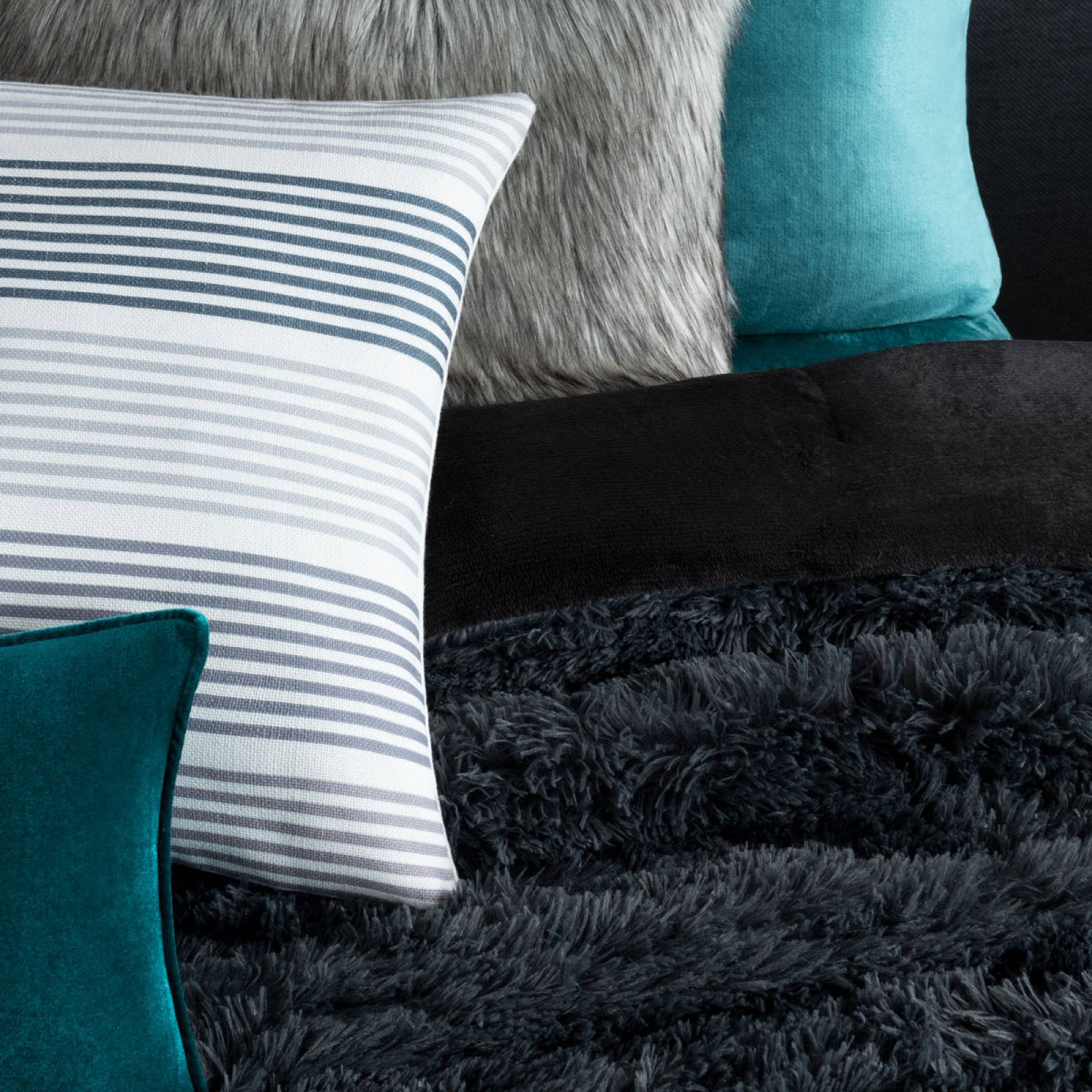 Cobertor King Size Jumbo Edredón Invernal Luxus Afelpado Renato (negro) ESQUIMAL