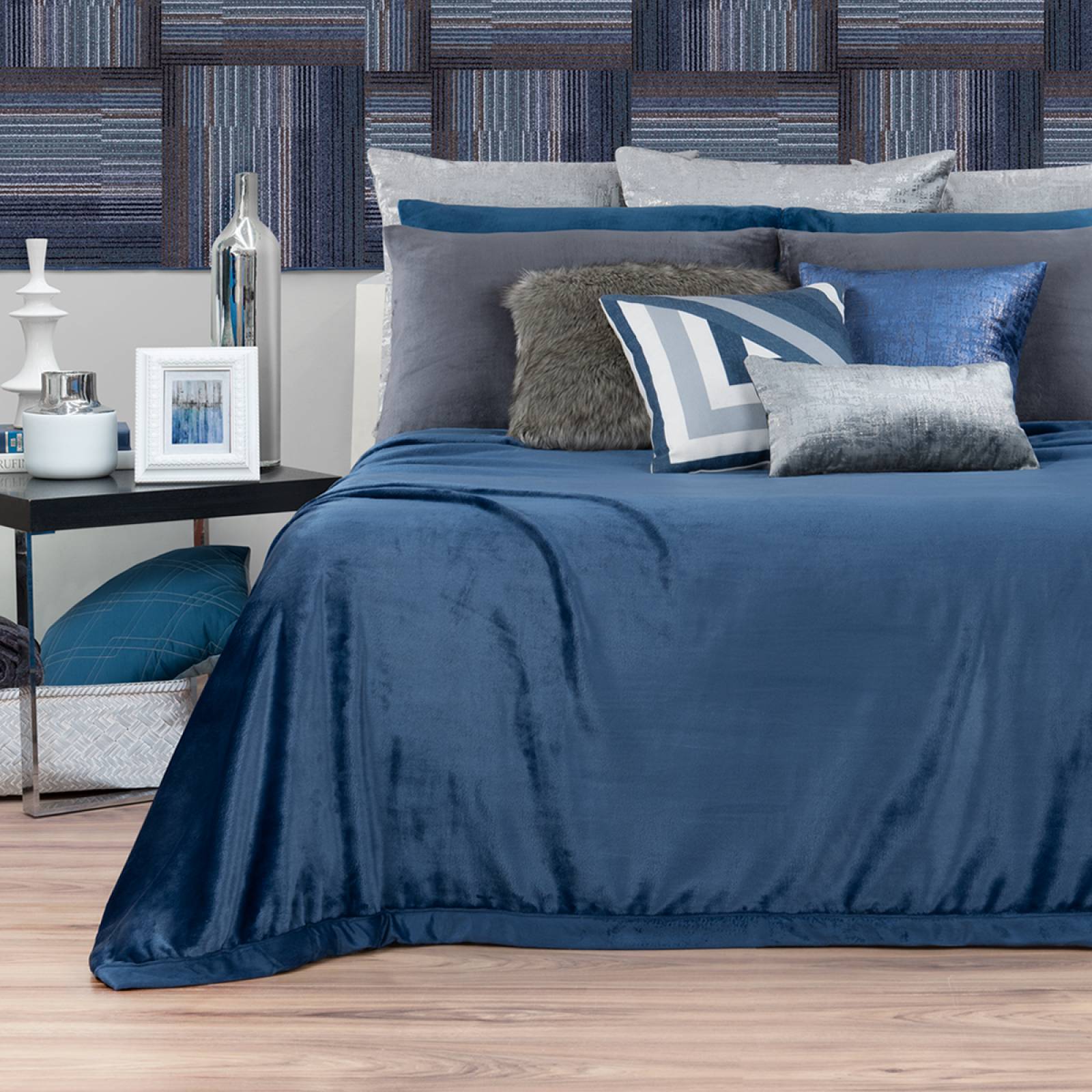 Cobertor Individual Liso Cobija Invernal Ligero Saturno (Azul) ESQUIMAL