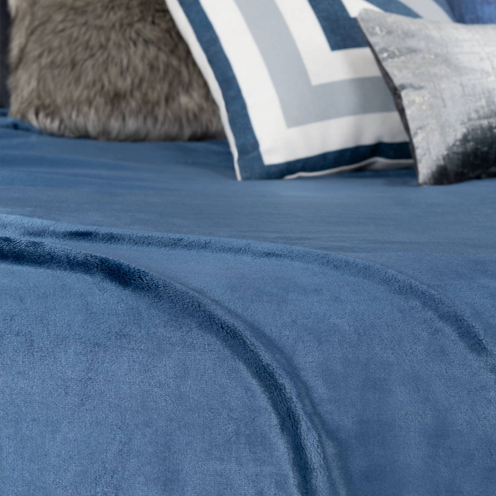 Cobertor Individual Liso Cobija Invernal Ligero Saturno (Azul) ESQUIMAL