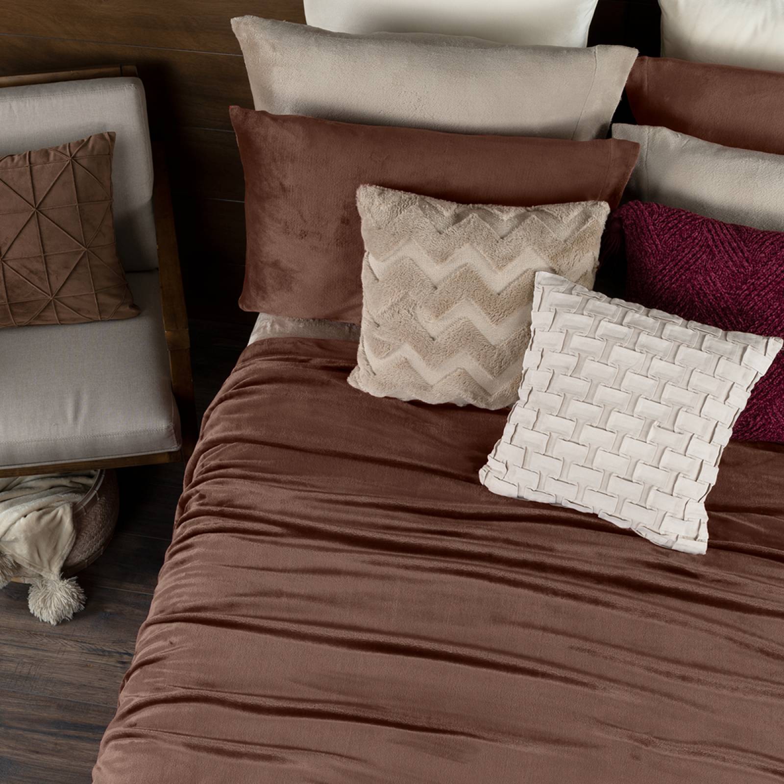 Cobertor Matrimonial Suave Liso Cobija Invernal Ligero para Todo el Año Bronce (Café) ESQUIMAL.