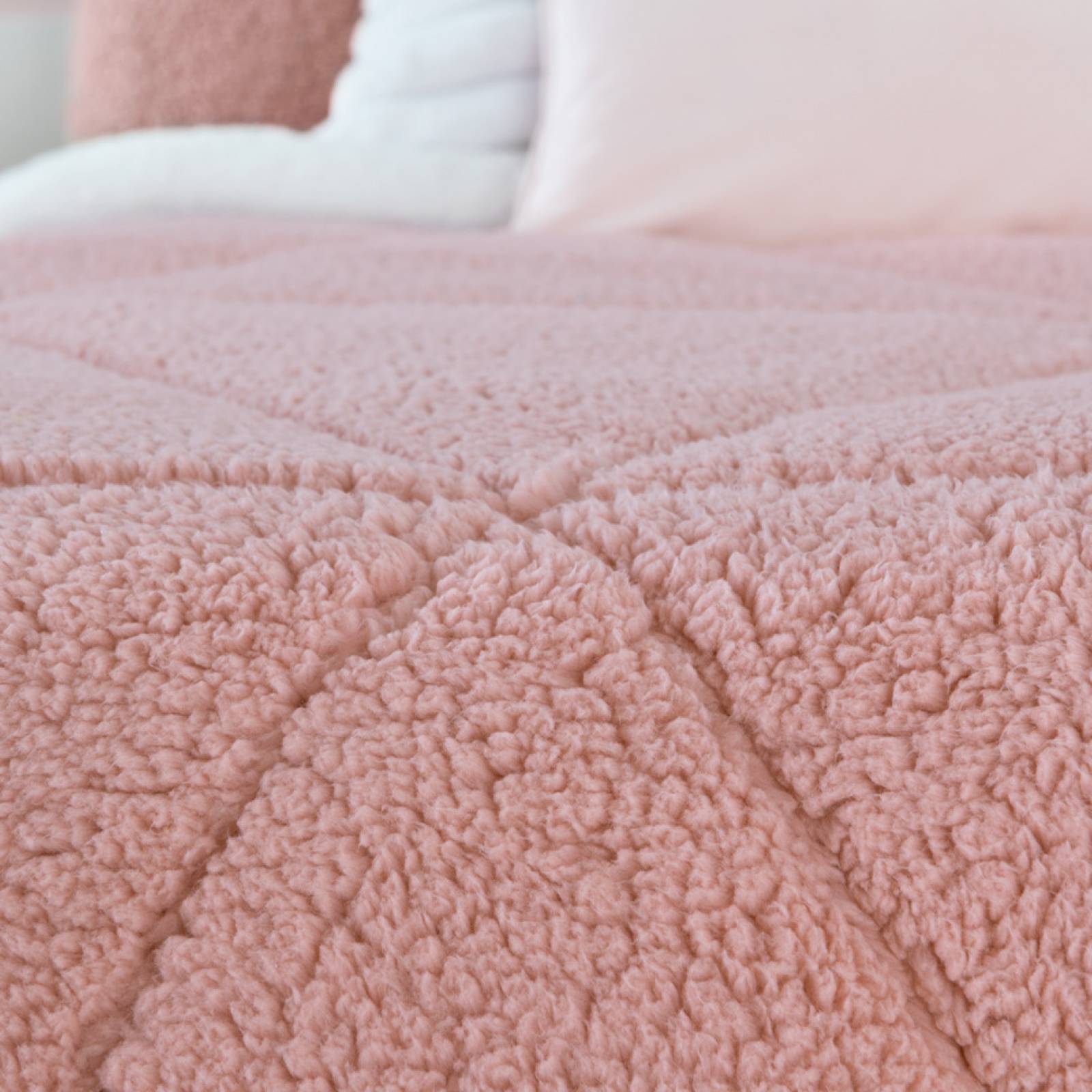 Cobertor Matrimonial Jumbo Edredón Borrega + Fundas Matilda ESQUIMAL