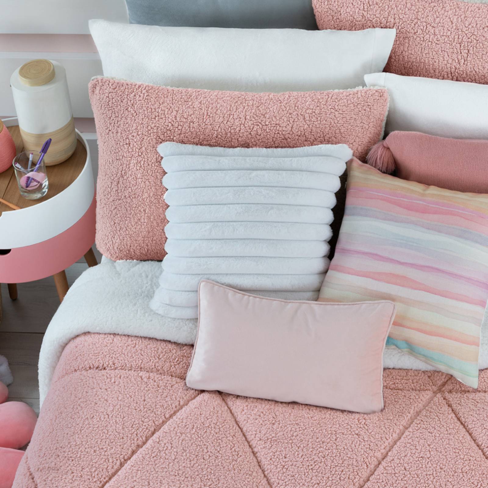 Cobertor Matrimonial Jumbo Edredón Borrega + Fundas Matilda ESQUIMAL