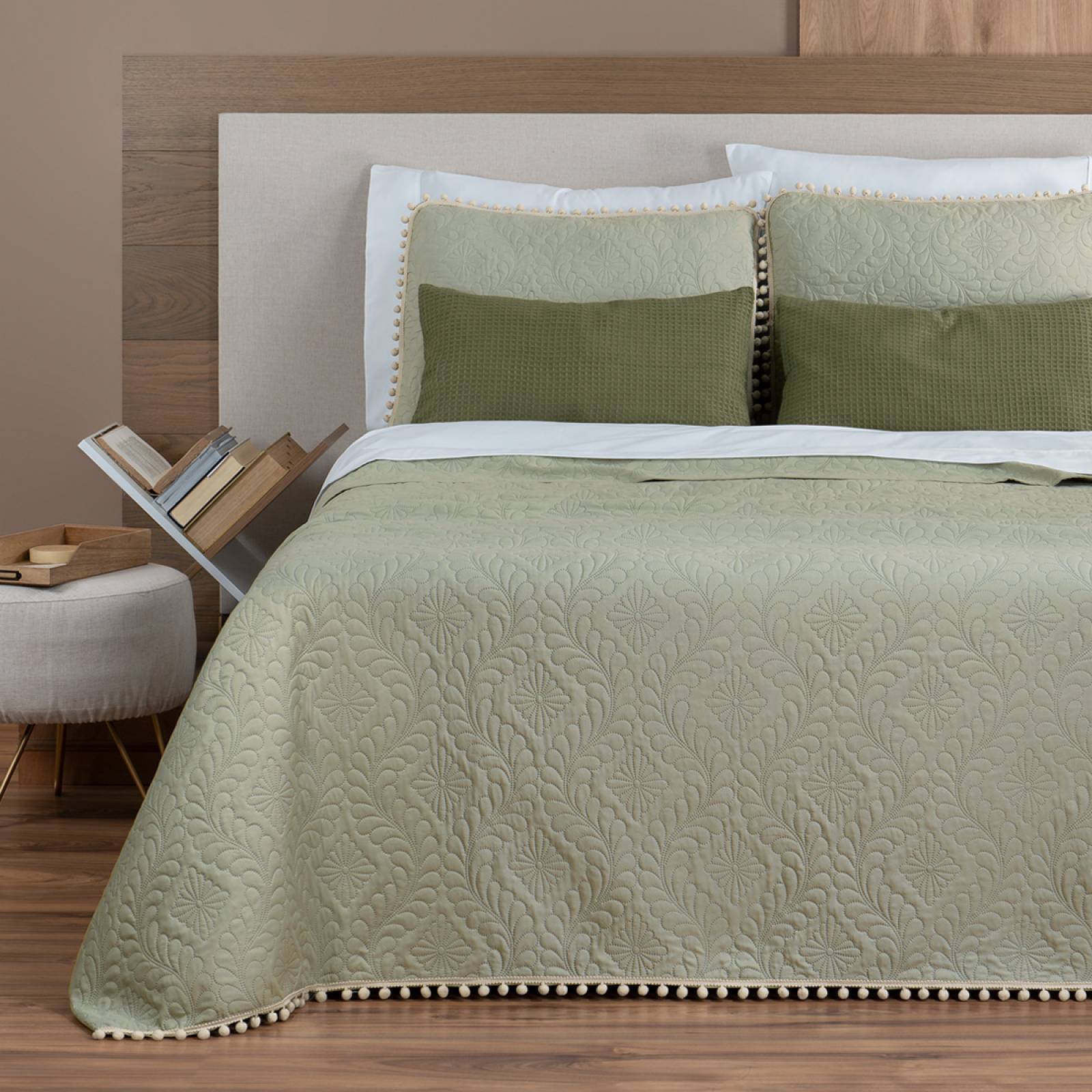 Edredón Ligero con Pompones Matrimonial y Fundas de Almohada Verde Claro Beige REAL TEXTIL.