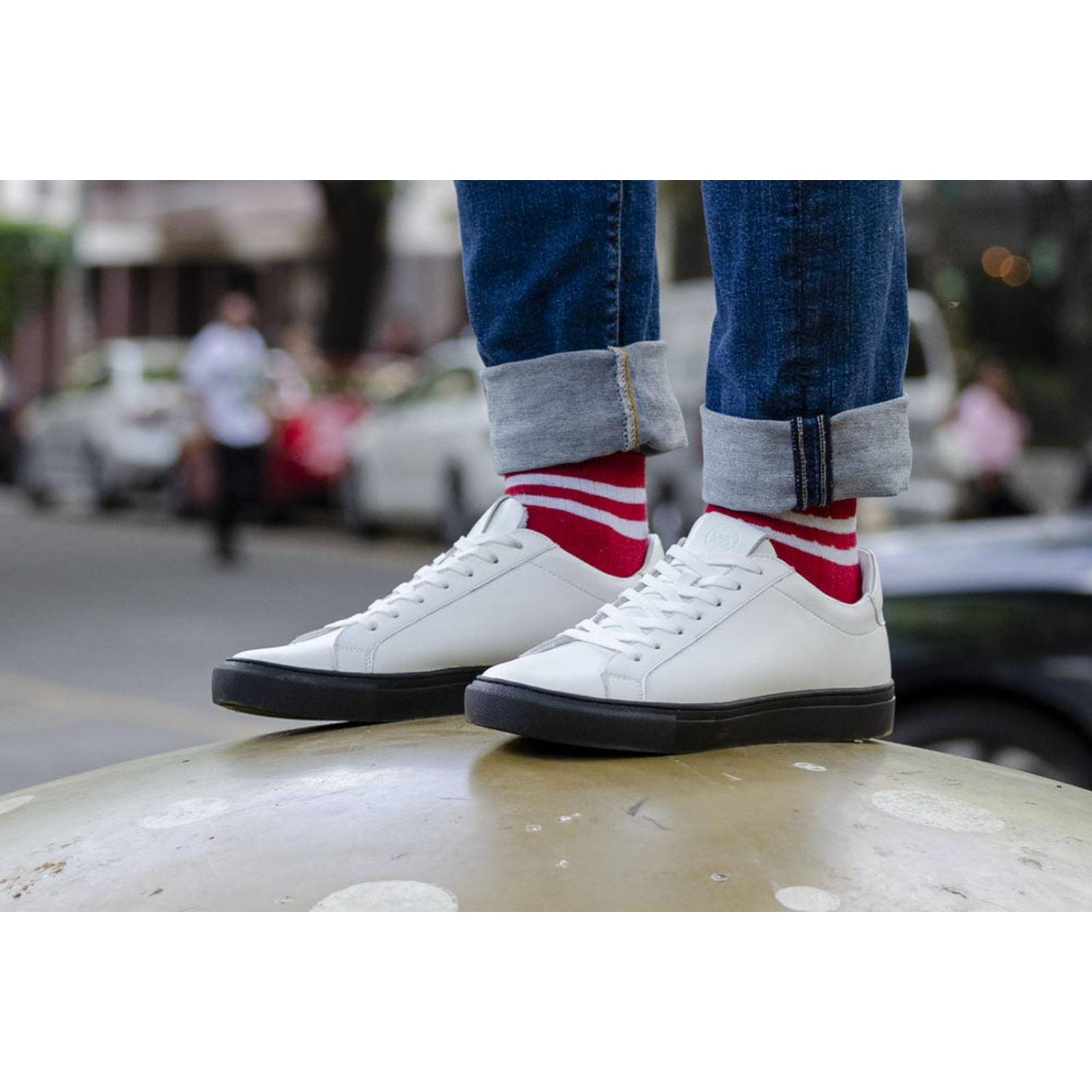 Viceversa Tenis color blanco con negro S23 
