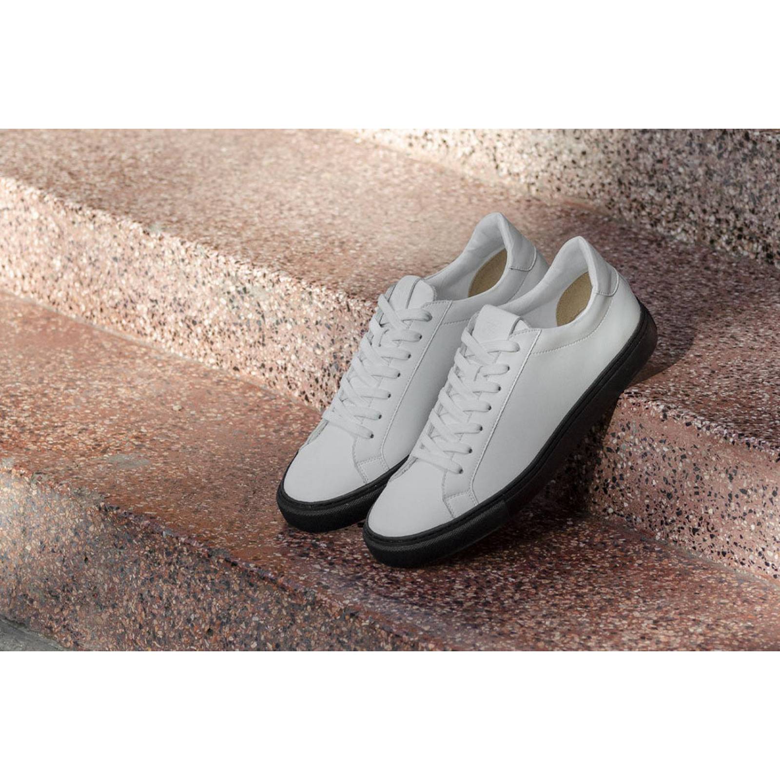 Viceversa Tenis color blanco con negro S23 