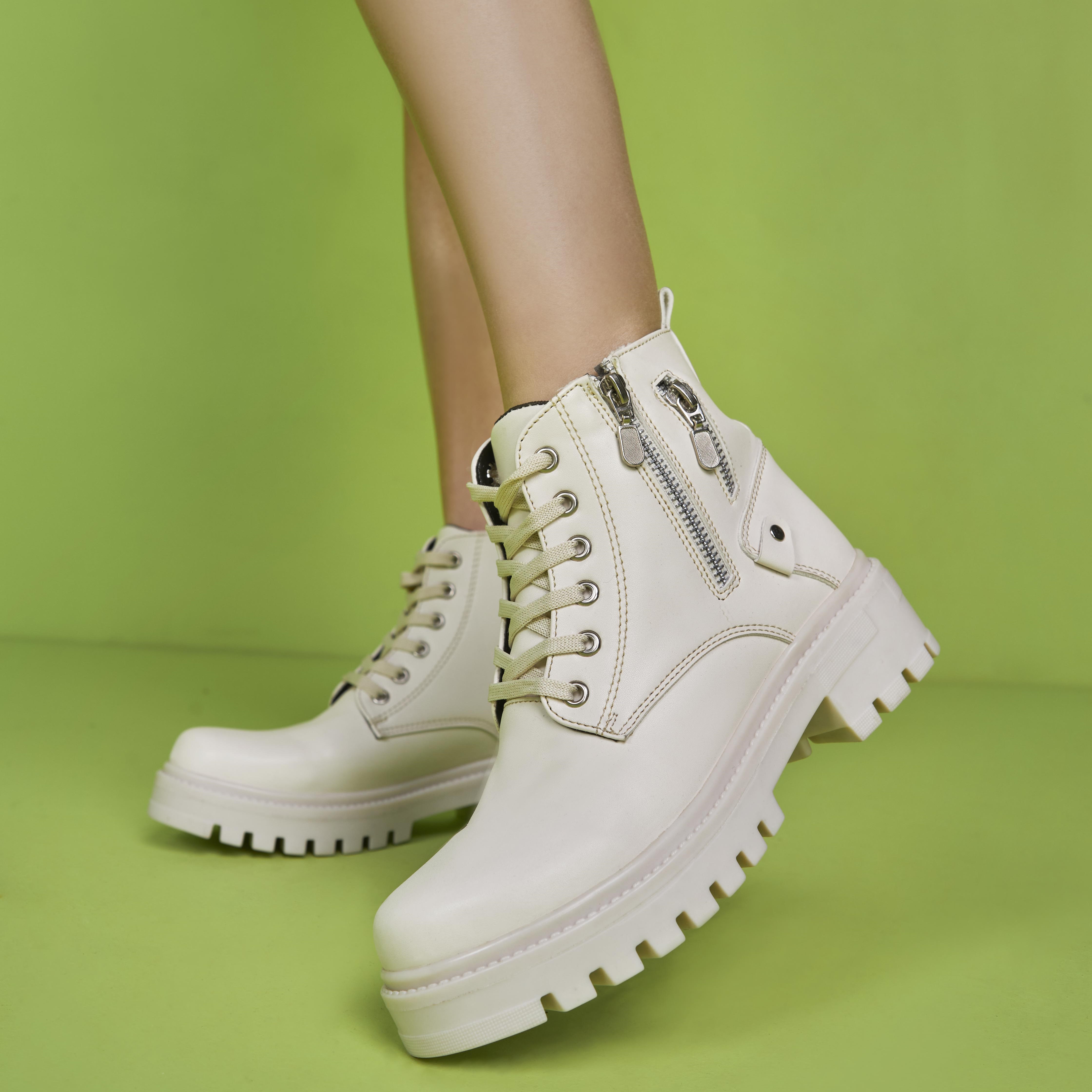 Botas Combat Fareli Olivia Para Mujer Urbanas Color Hueso y Negro