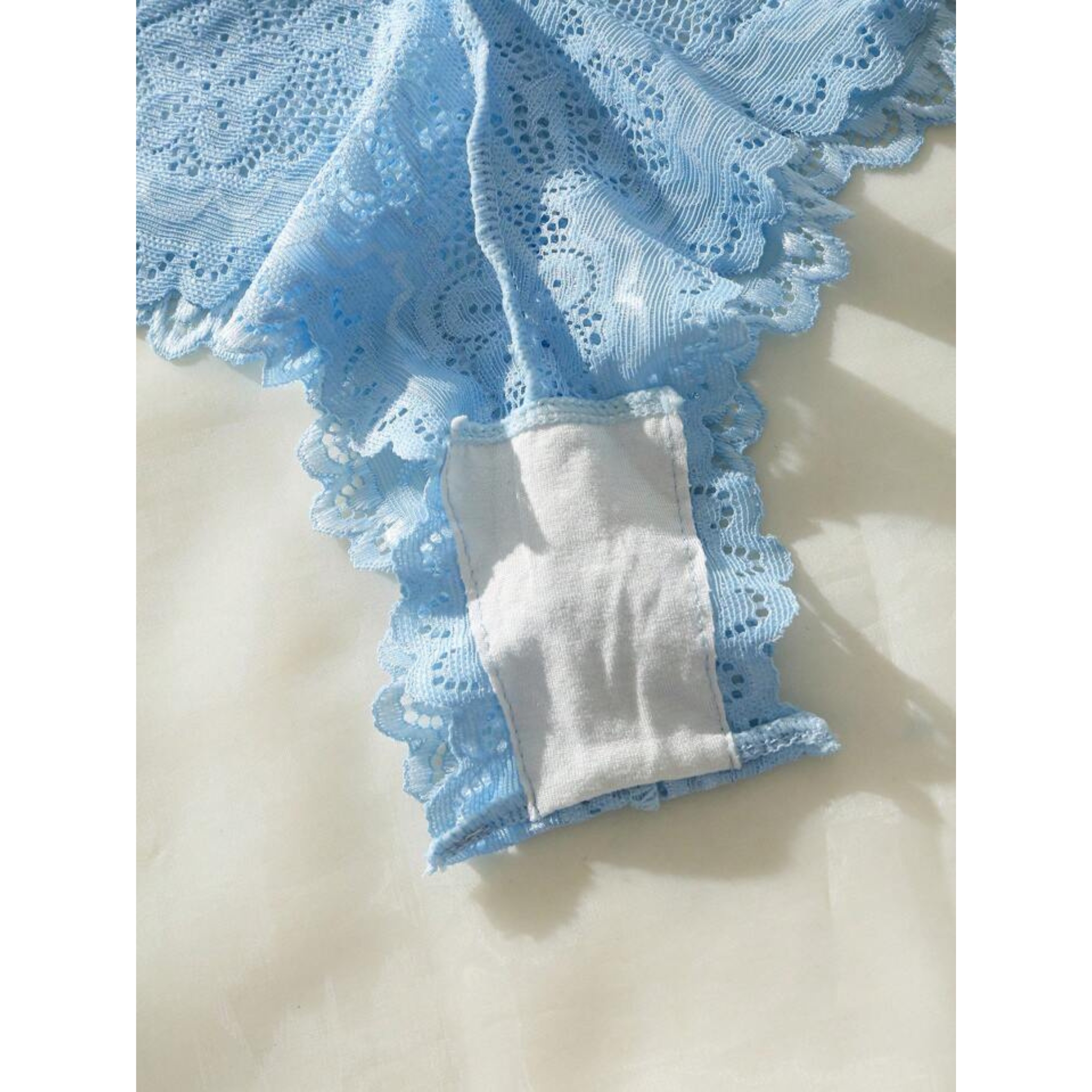 Set de lencería con encaje floral semitransparente con sujetador ajustable para mujer