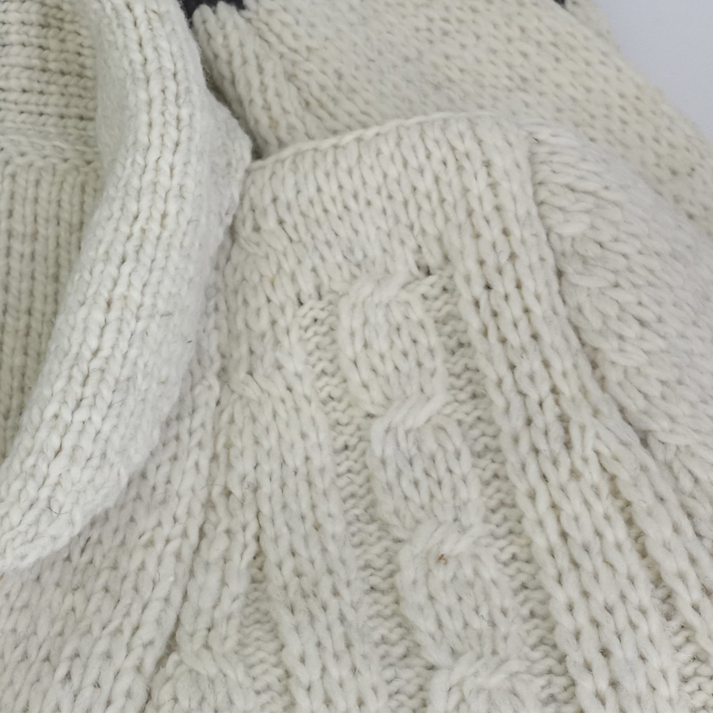 Suéter Abrigo de botónes Beige 100% lana natural.