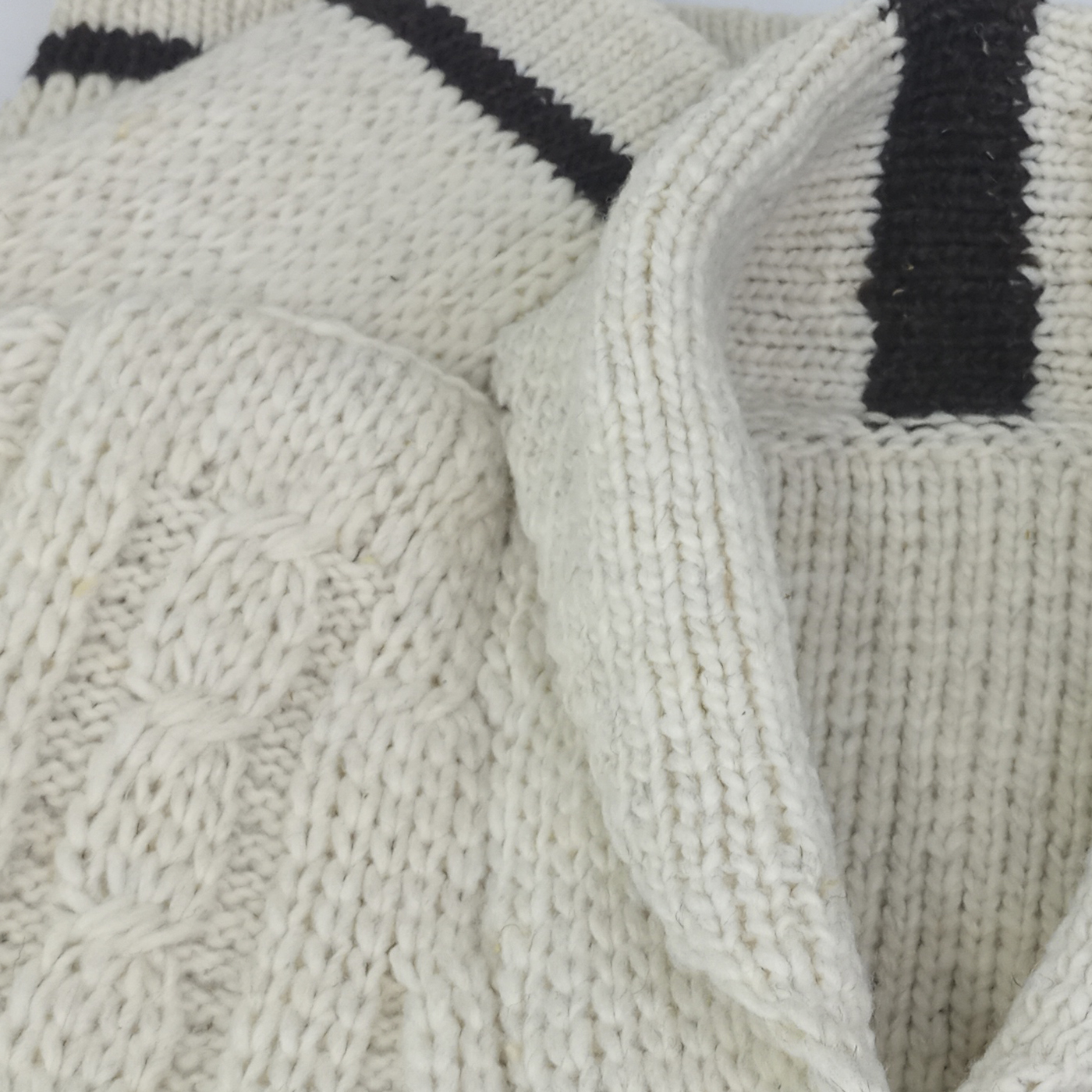 Suéter Abrigo de botónes Beige 100% lana natural.