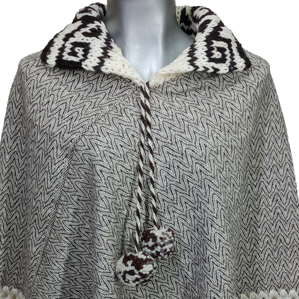 Capa Kimono con cuello tejido de lana natural de oveja 