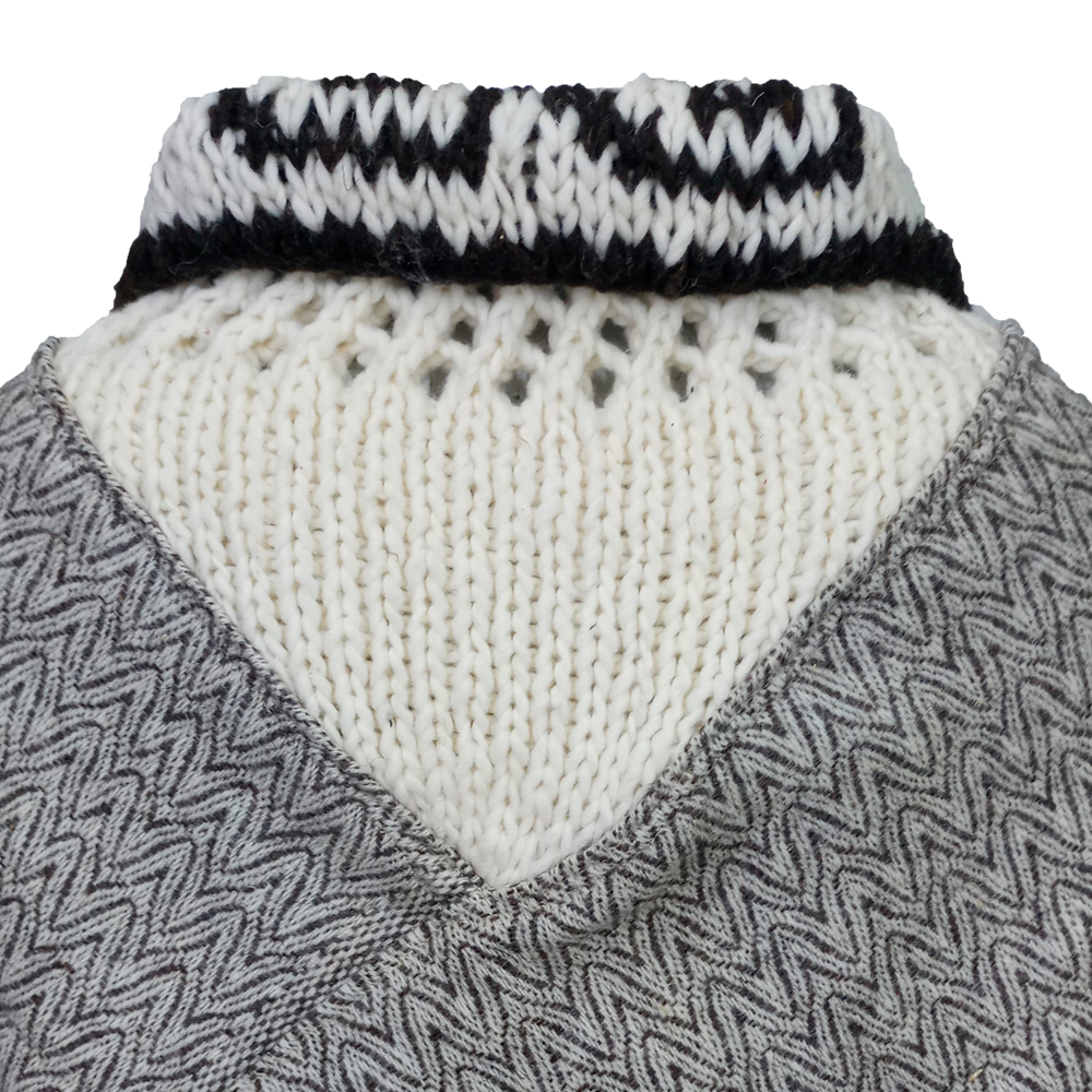 Capa Kimono con cuello tejido de lana natural de oveja 