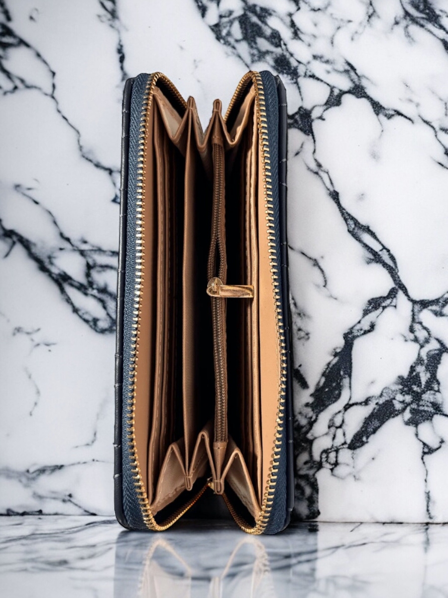 Cartera larga con diseño bordado de piel y cierre dorado para mujer de color azul