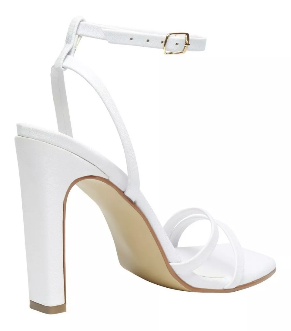 Sandalias de tacón color blanco elegantes para toda ocacion