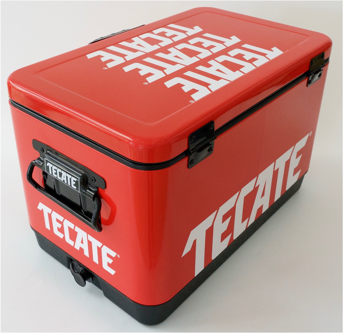Hielera Metálica Tecate color rojo de 30 lts con capacidad para 36 latas