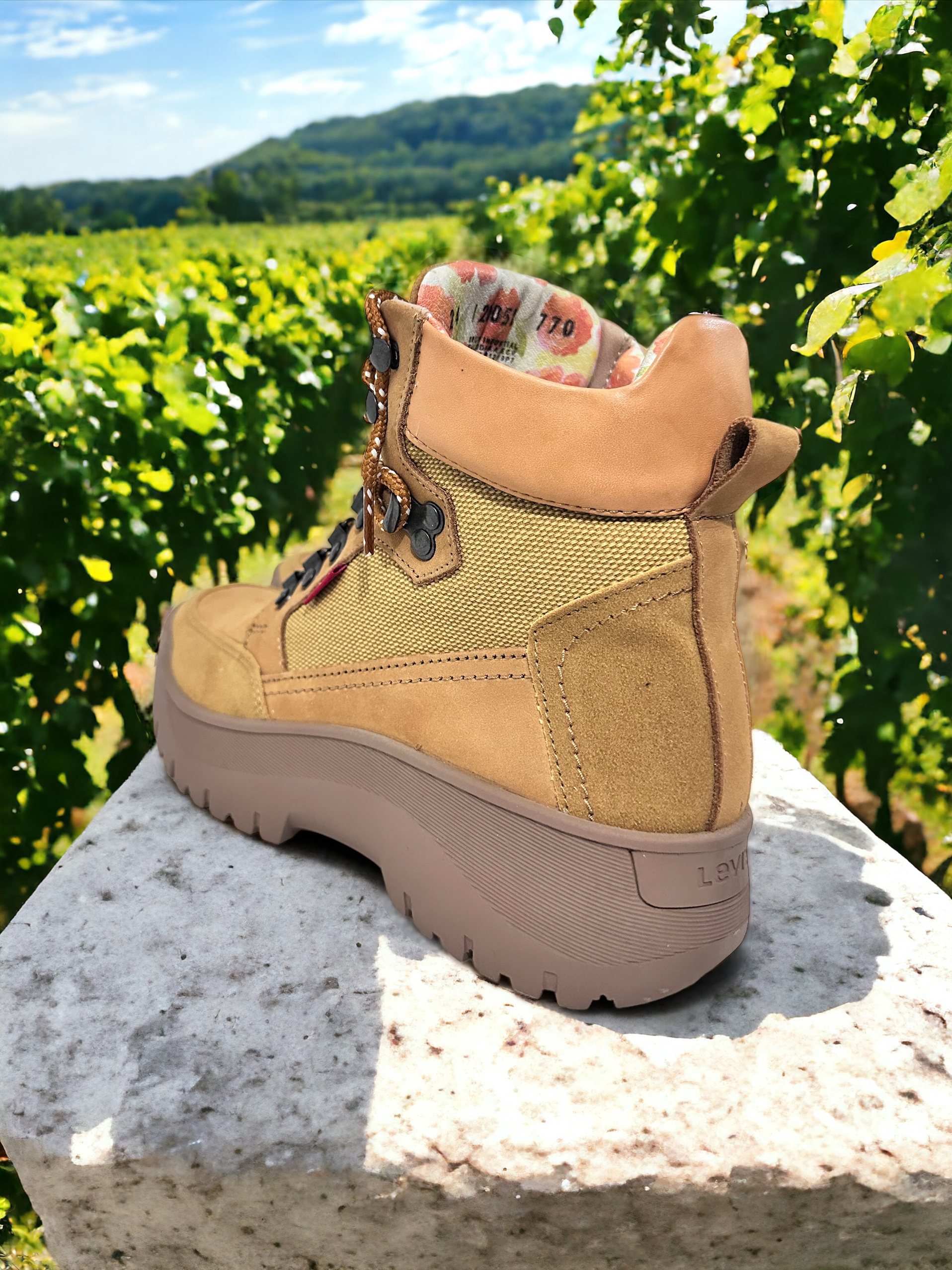 Botas color miel Modelo Nobuck Levi's para Mujer