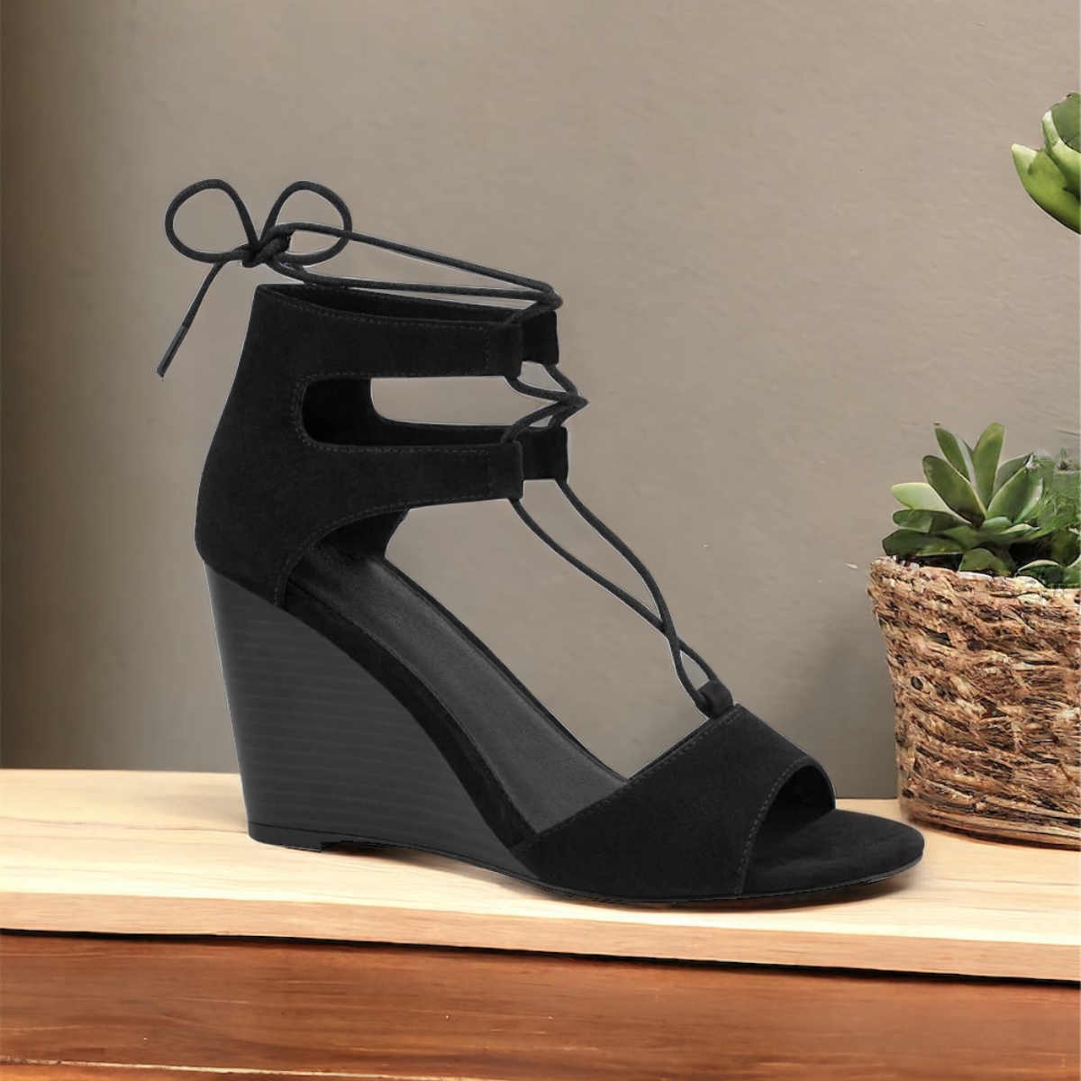 Sandalia con plataforma y tacón corrido con lazo en el tobillo para mujer. Zapatilla abierta con plataforma y con lazo al tobillo para mujer. Sandalia alta con tacón corrido casual y versátil para toda ocasión..