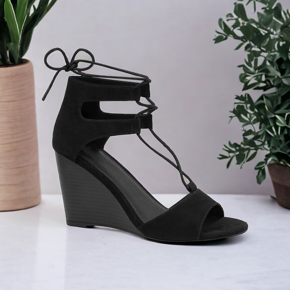 Sandalia con plataforma y tacón corrido con lazo en el tobillo para mujer. Zapatilla abierta con plataforma y con lazo al tobillo para mujer. Sandalia alta con tacón corrido casual y versátil para toda ocasión..