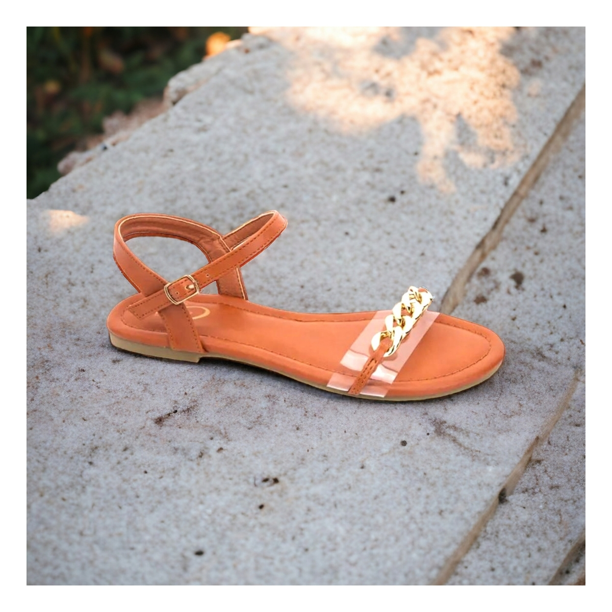 Sandalias planas casuales con adorno de cadena dorada y tira transparente ajustable en el tobillo para mujer