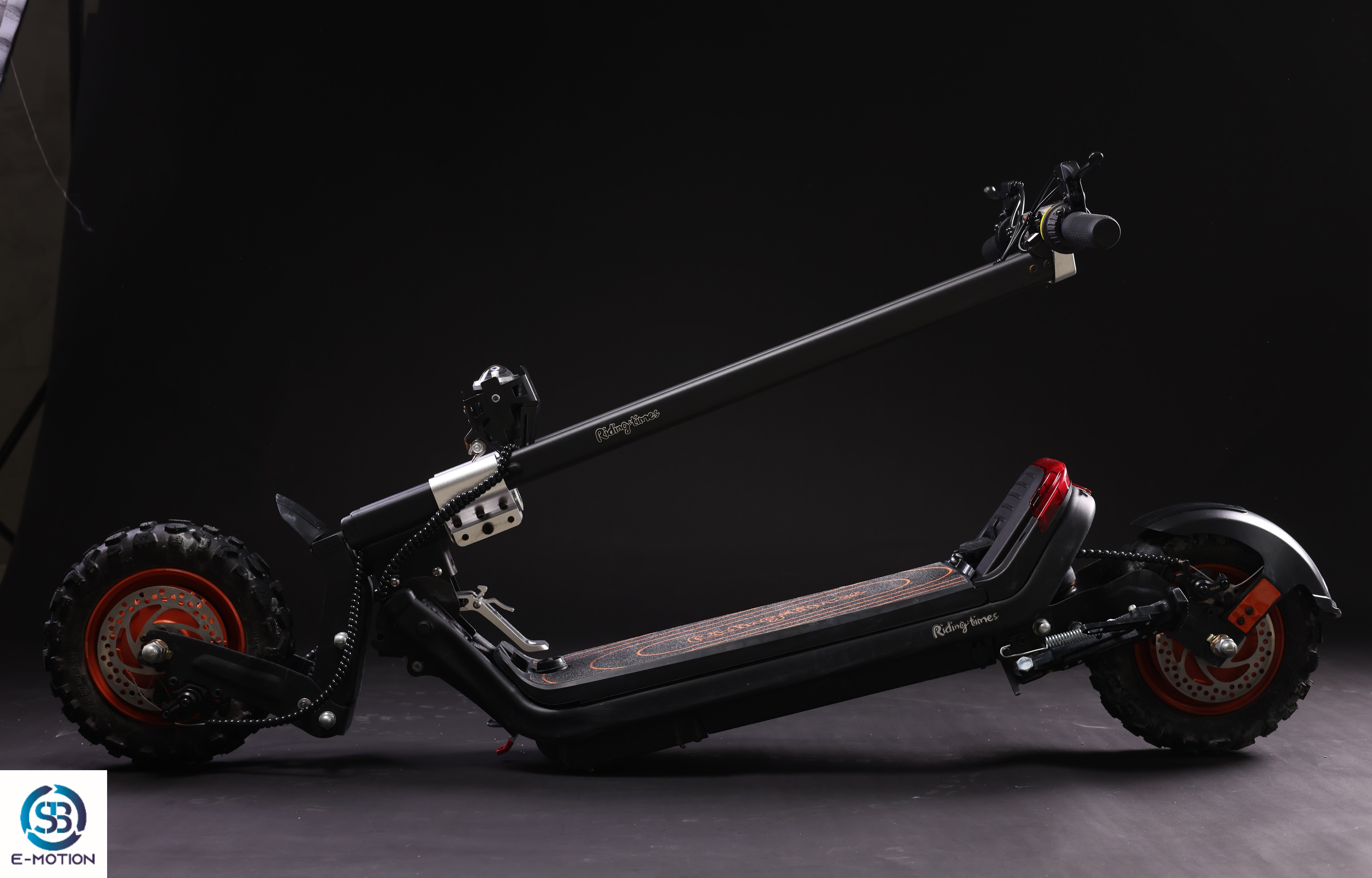 Scooter eléctrico recargable off-road 5th Wheel GMAX motor 2x900W