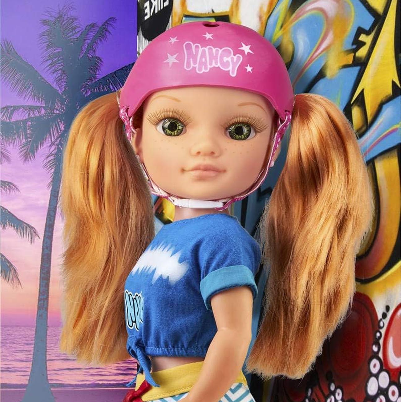 Nancy Famosa Un Día Con Patineta .