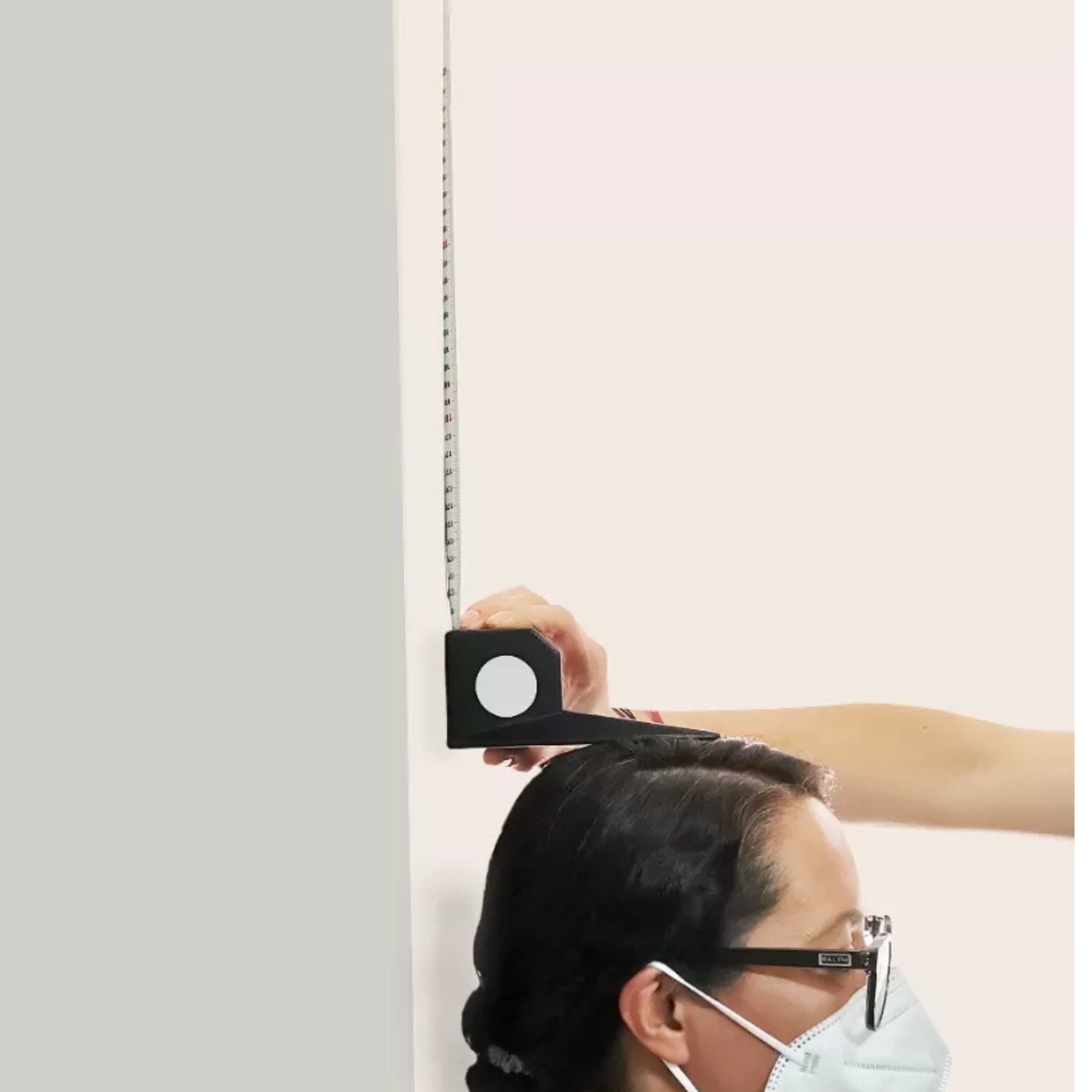 Estadímetro Tallímetro Con Fijación A Pared 2 Metros Color Negro.